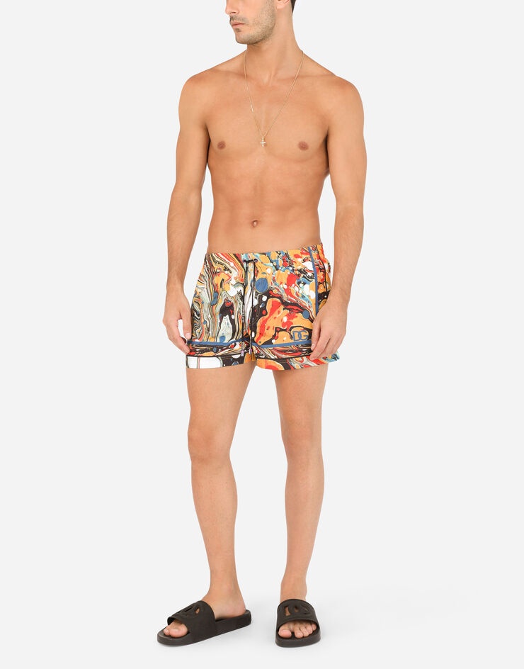 Short swim trunks with marbled print - 2