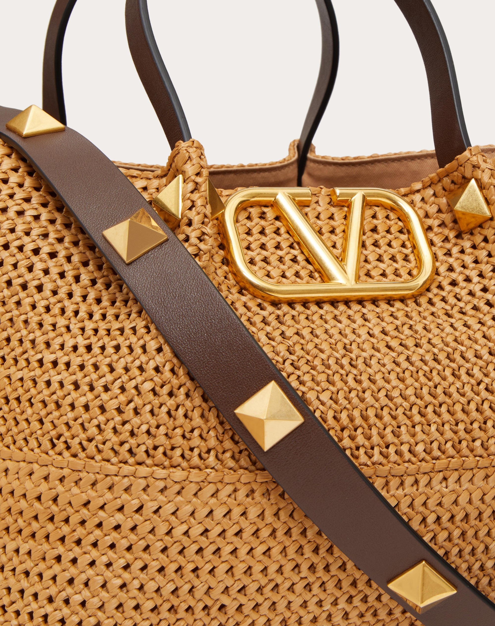 【ヴァレンティノ】 SHOPPING BAGS トートバッグ Valentino MEDIUM SHOPPING BAG IN SYNTHETIC RAFFIA | REVERSIBLE