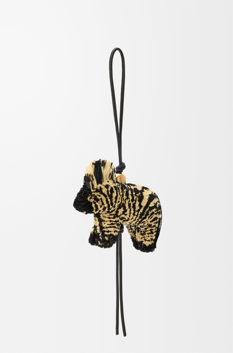 Zebra charm in raffia and calfskin 1
