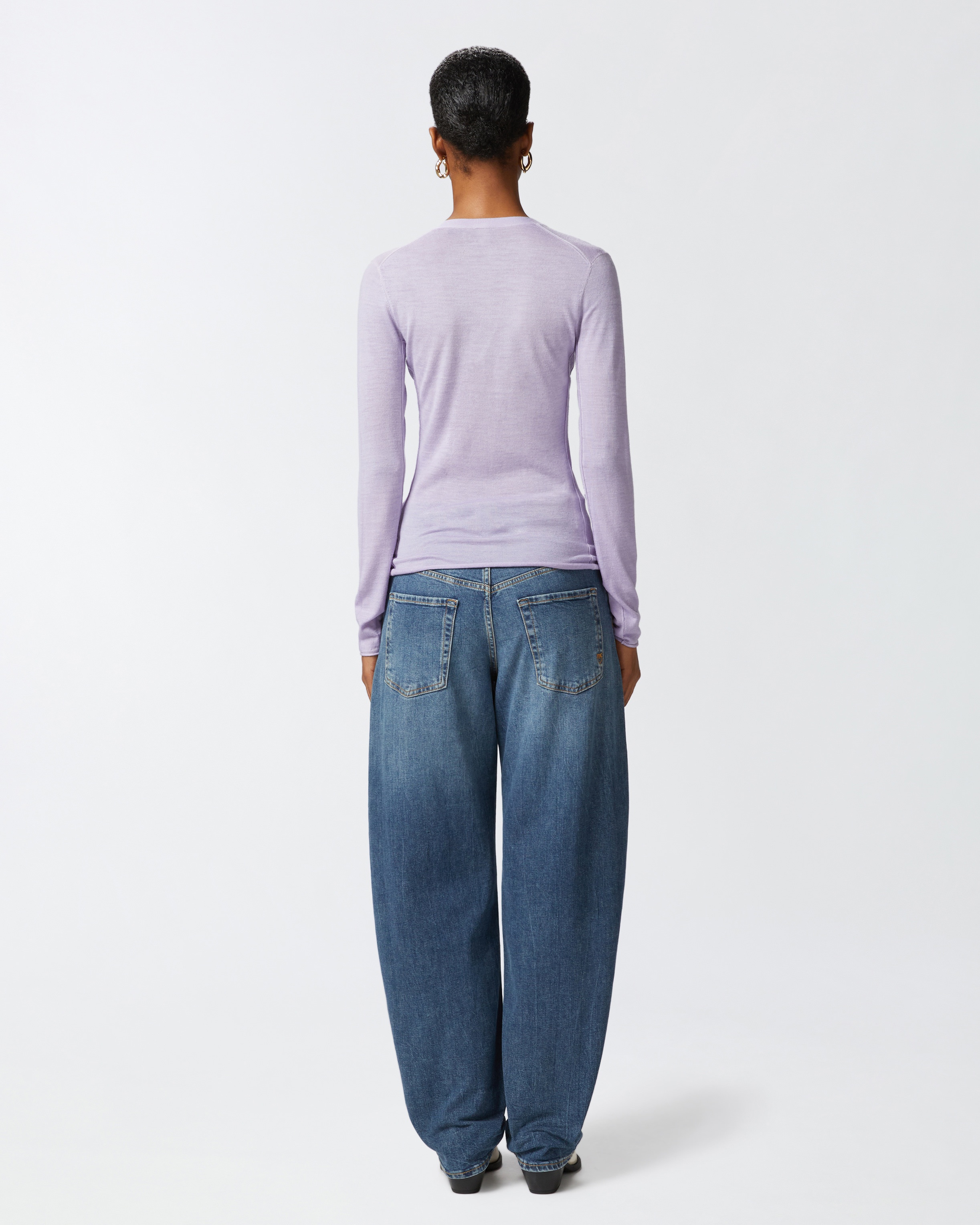 LIGHTWEIGHT WOOL AND SILK V-NECK SWEATER - 4