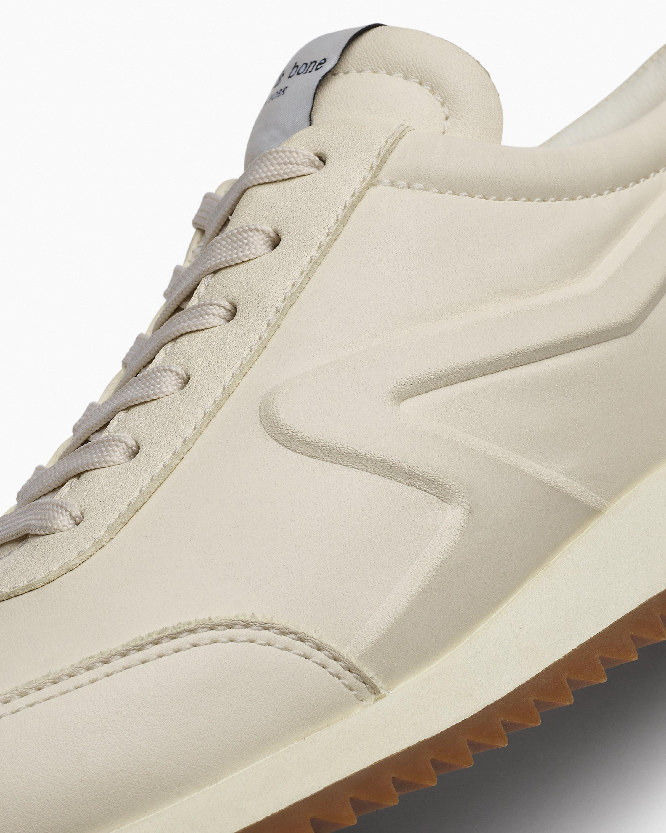 Retro Runner - Leather
Low Top Sneaker - 6