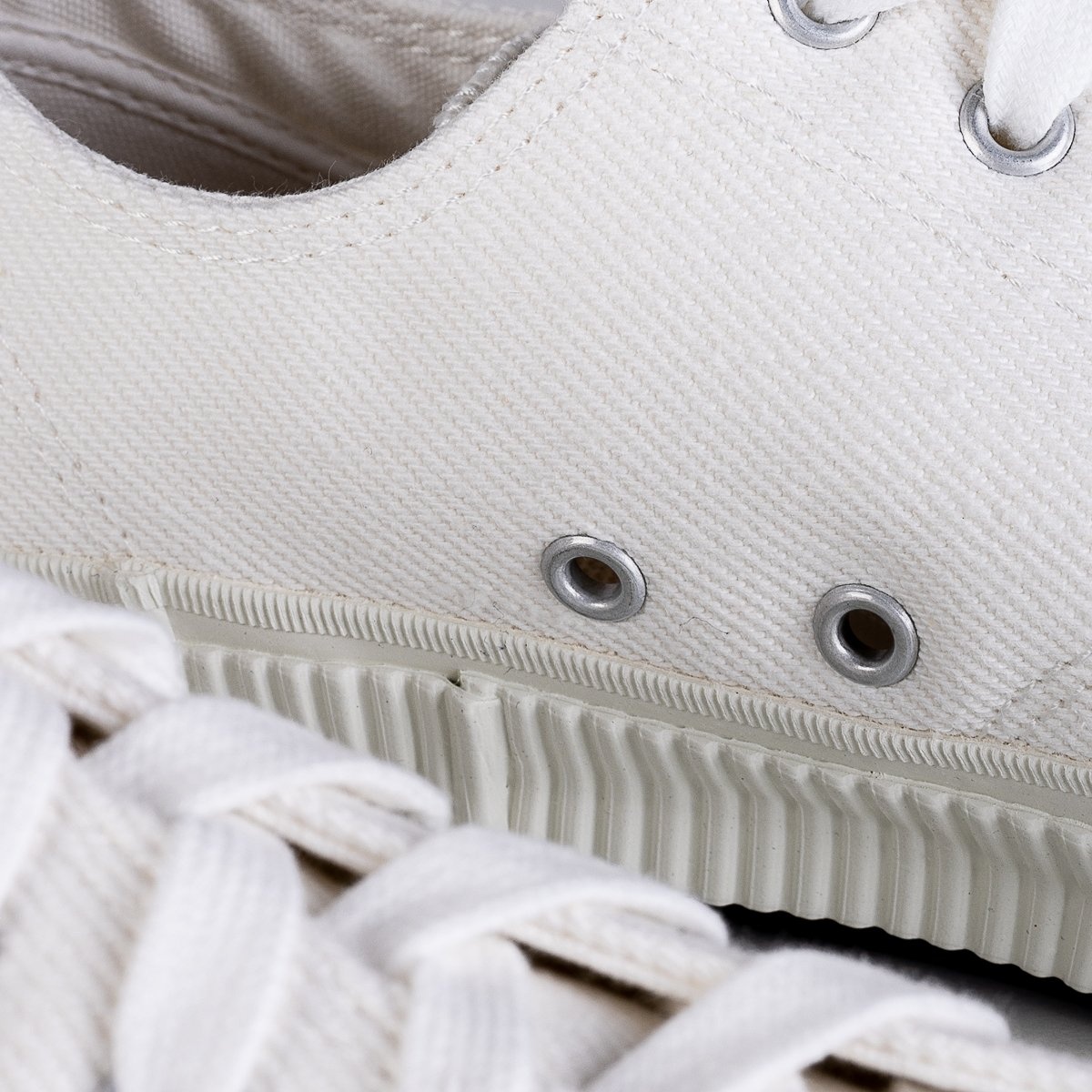 IHSN-01-WHT 21oz Selvedge Denim Low-Top Sneakers - White - 4