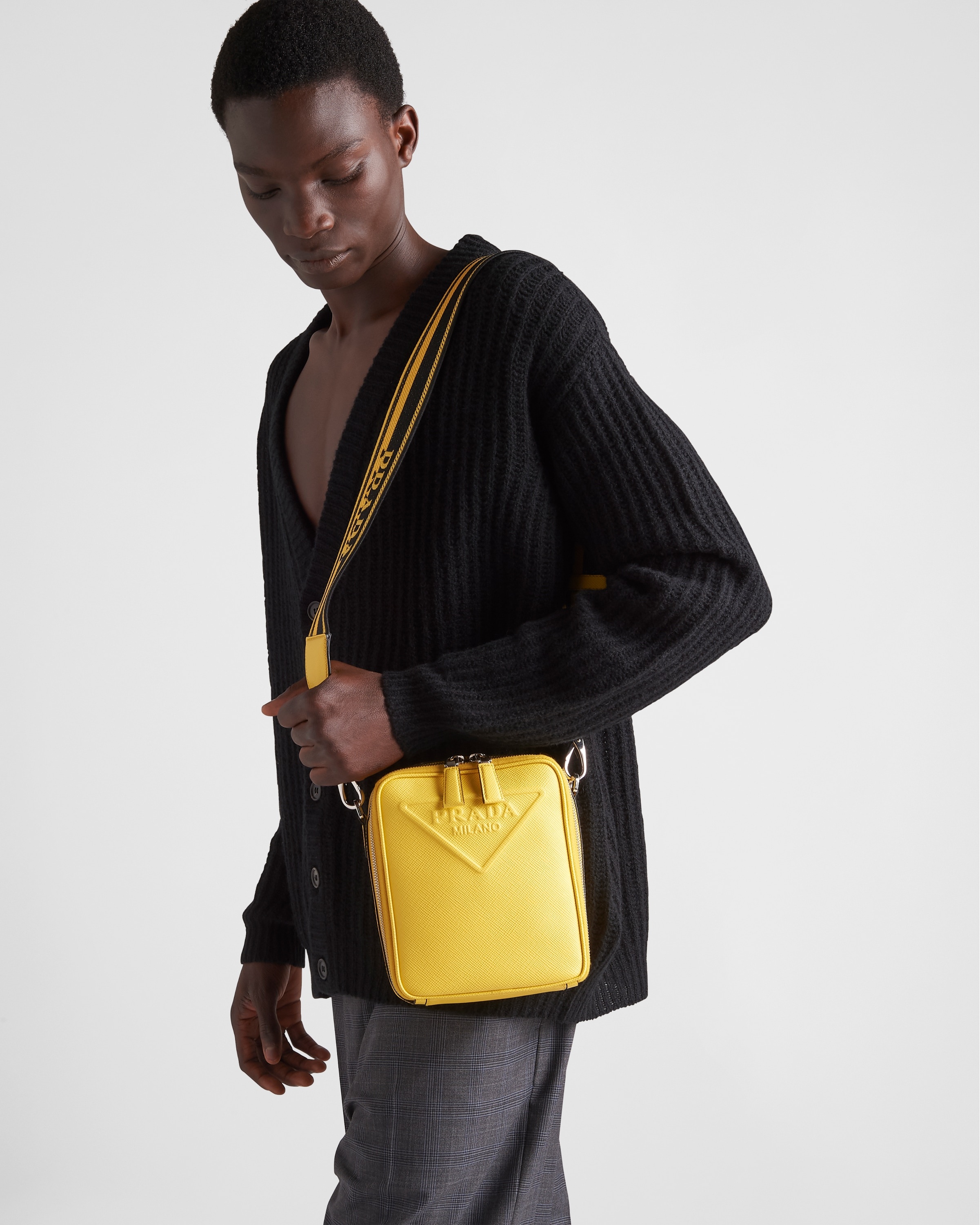 Saffiano leather shoulder bag - 7