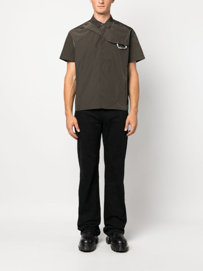 HELIOT EMIL™ carabiner-detail short-sleeve shirt outlook