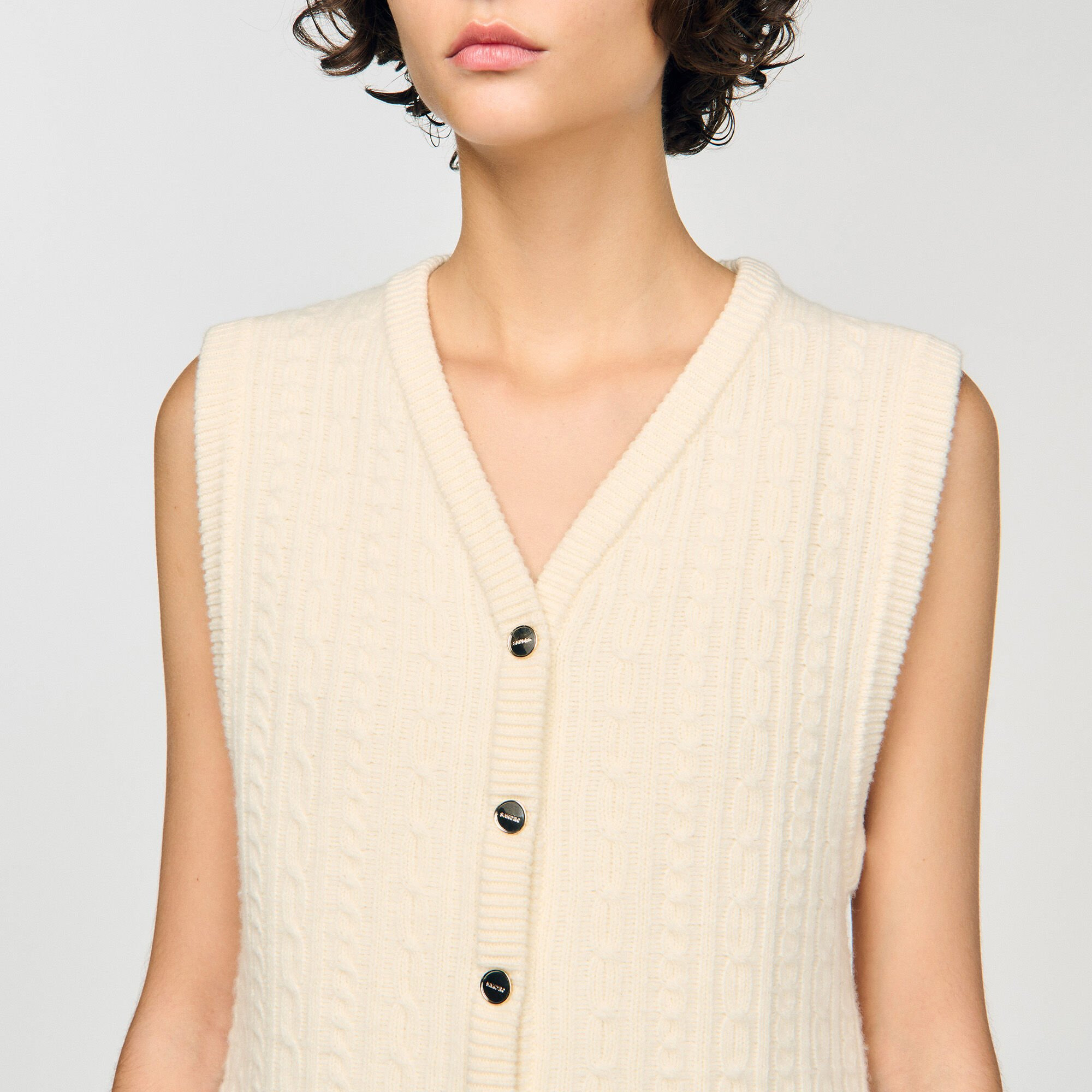 CABLE KNIT VEST - 3