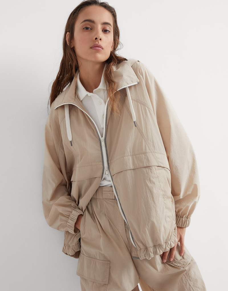 Wrinkled cloth hooded outerwear with precious trims 4