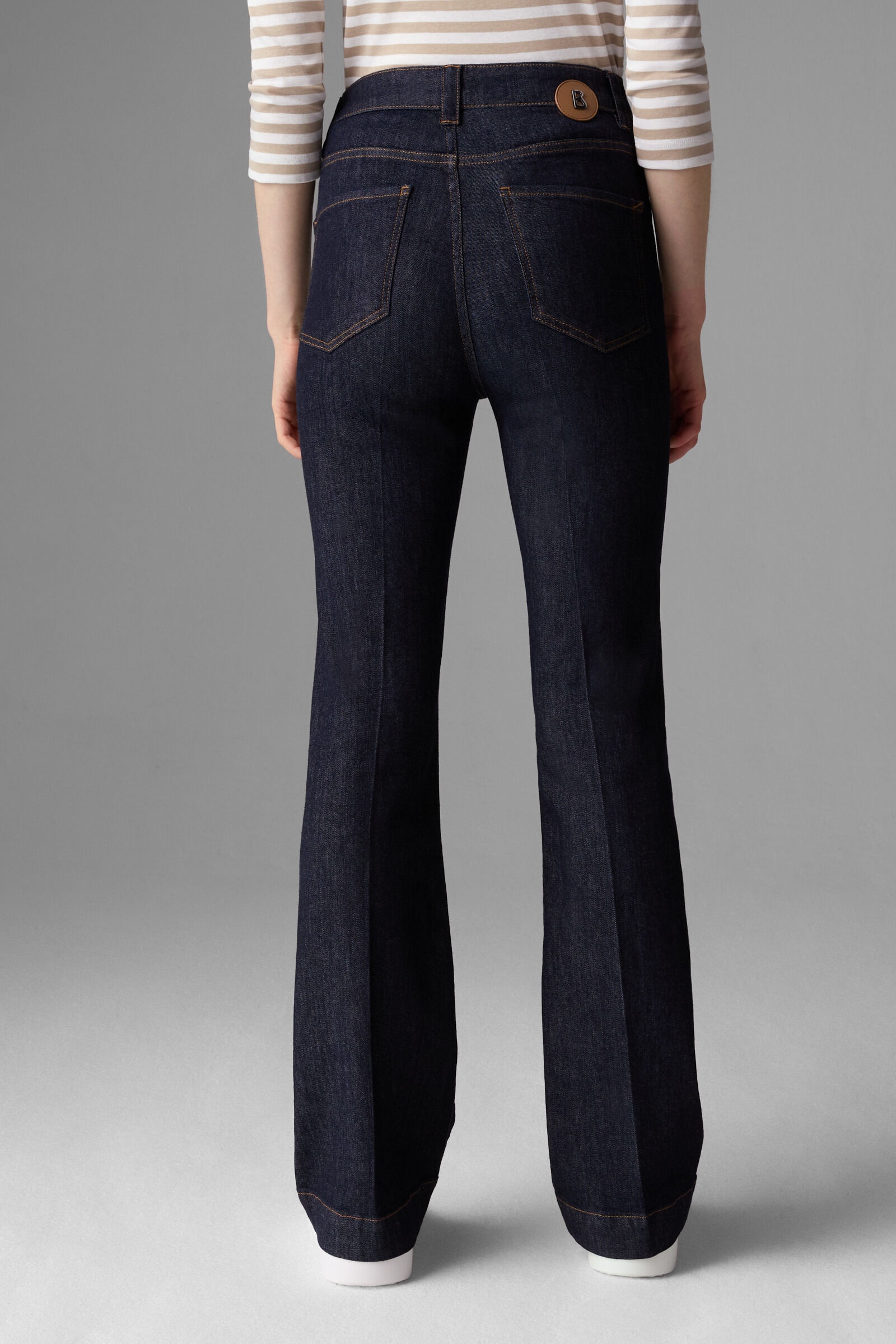 Devin Flared fit jeans in Dark denim blue - 3