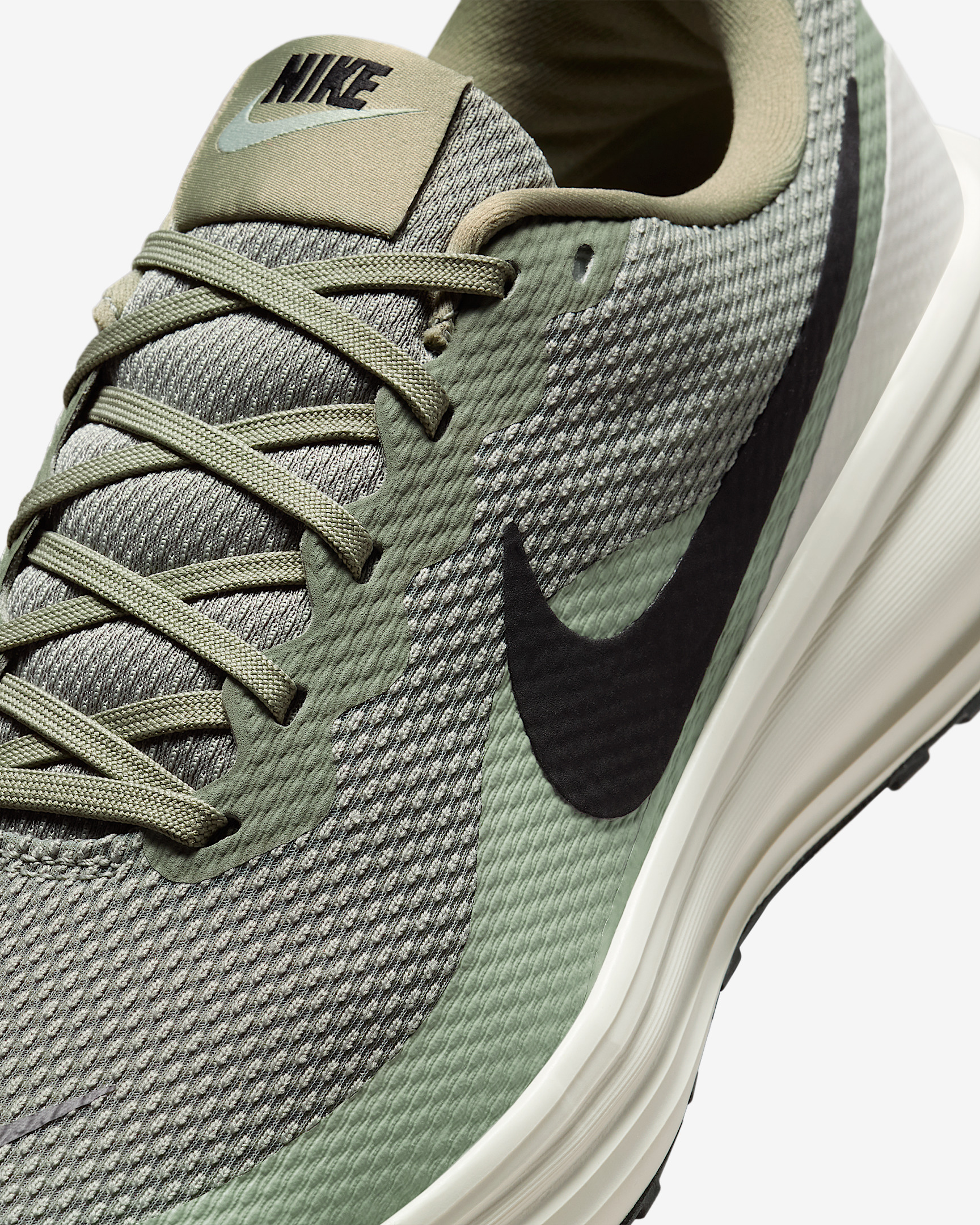 Nike Revolution 8 Men's Road Running Shoes - 7