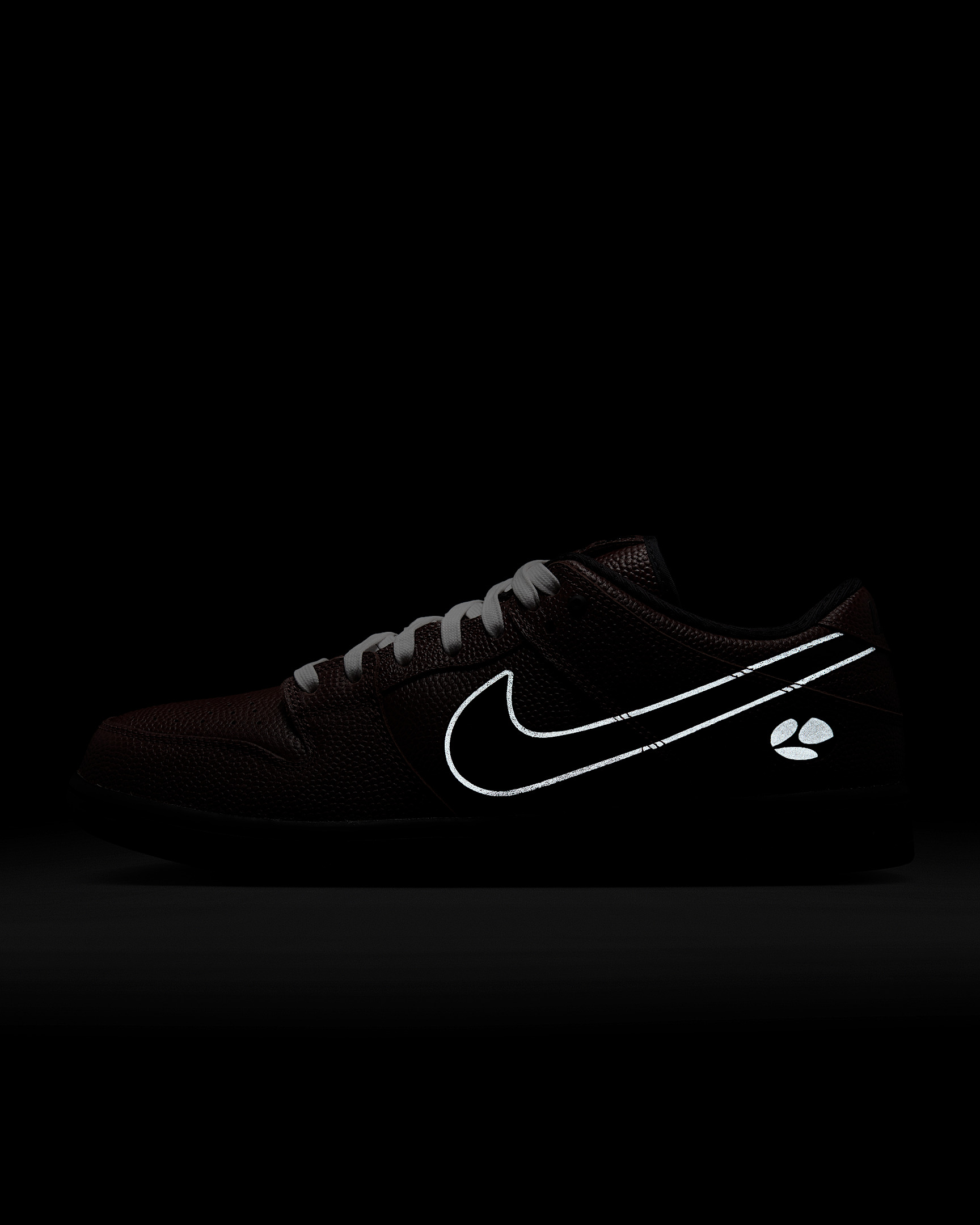 Nike SB Dunk Low Pro Skate Shoes - 9