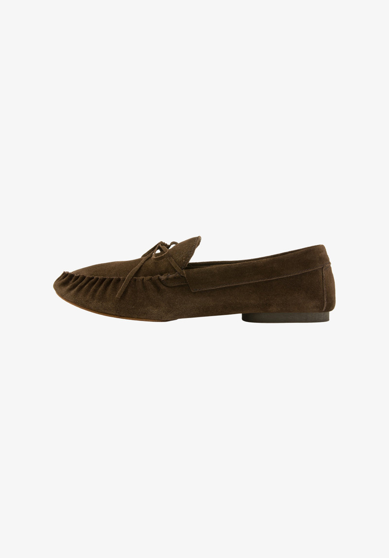 LES MOCASSINS SOUPLES 1