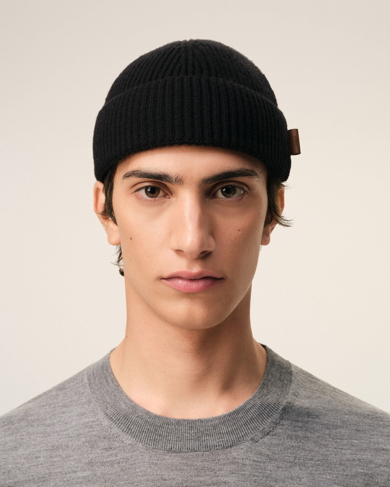 AMI Paris BLACK WOOL AMI LEATHER LABEL BEANIE outlook