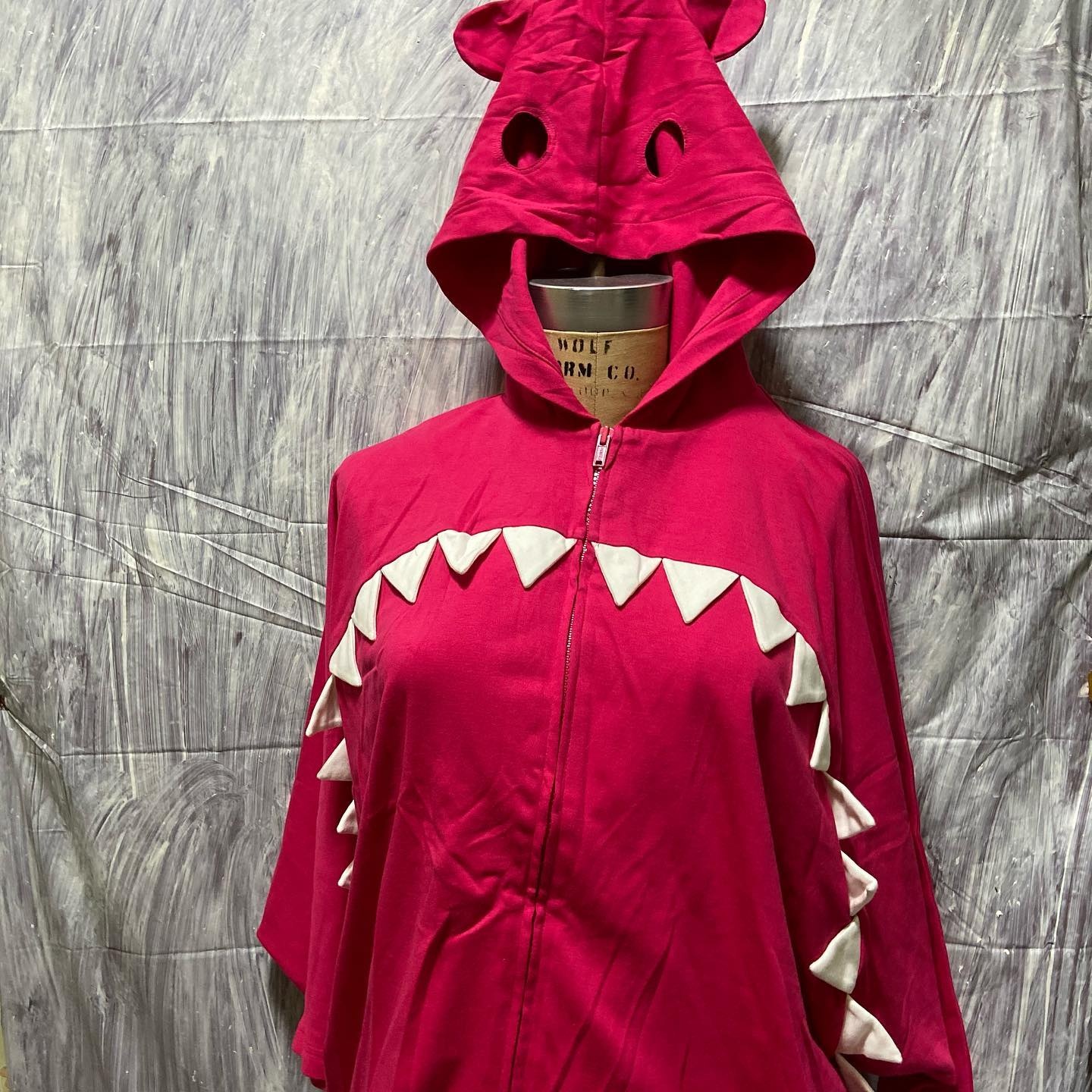 20471120 - 20471120 hyoma shark eyeholes hood jacket Size s - 2