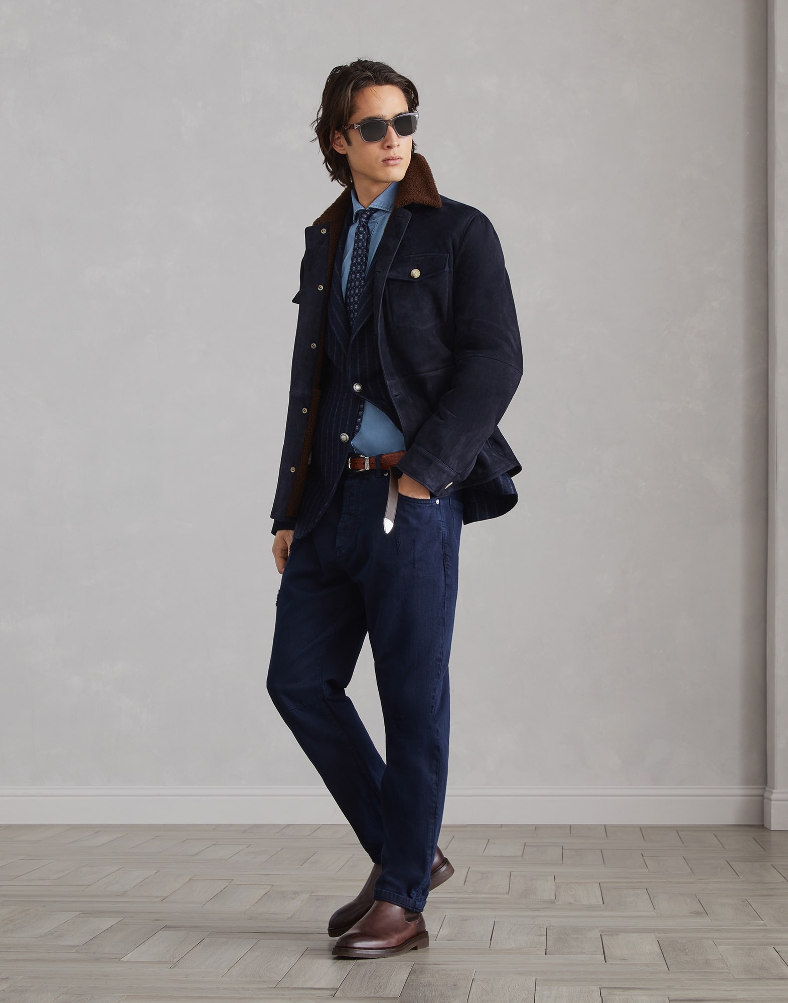 Garment-dyed slubbed denim leisure fit five-pocket trousers with rips - 4