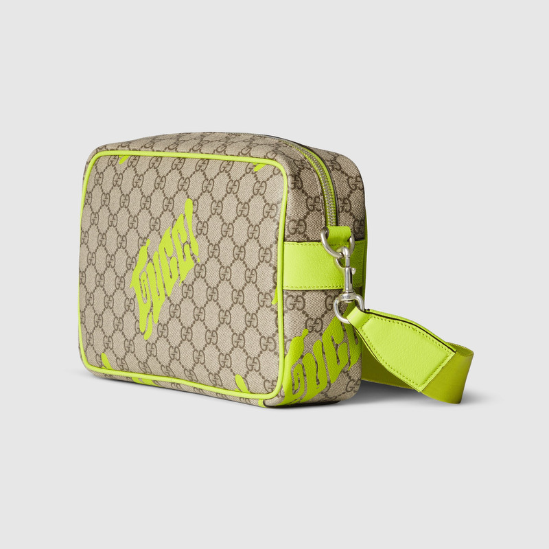 GUCCI Medium crossbody bag with print outlook