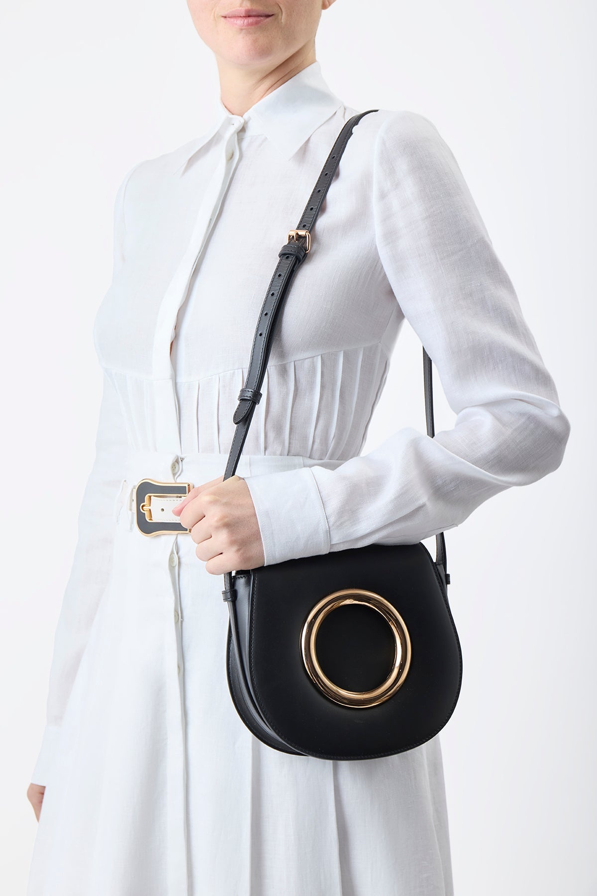 Ring Crossbody Bag in Black Leather - 3