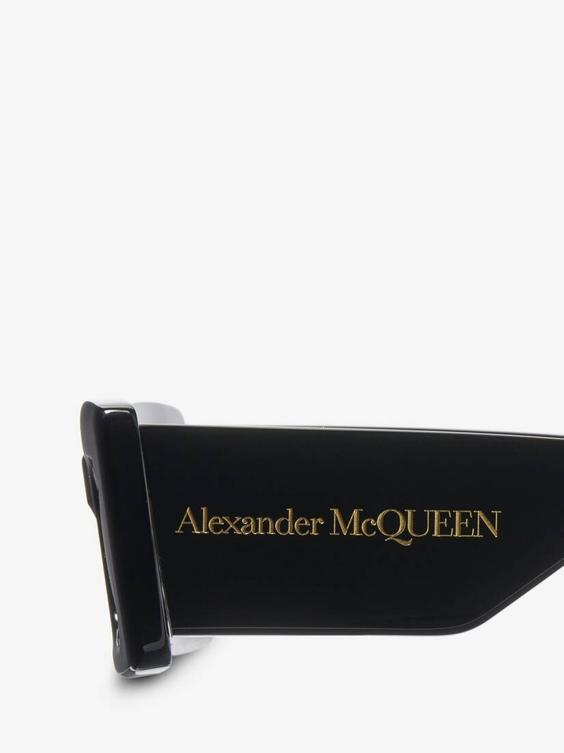 Women's Bold Rectangular Sunglasses in Black/smoke 4