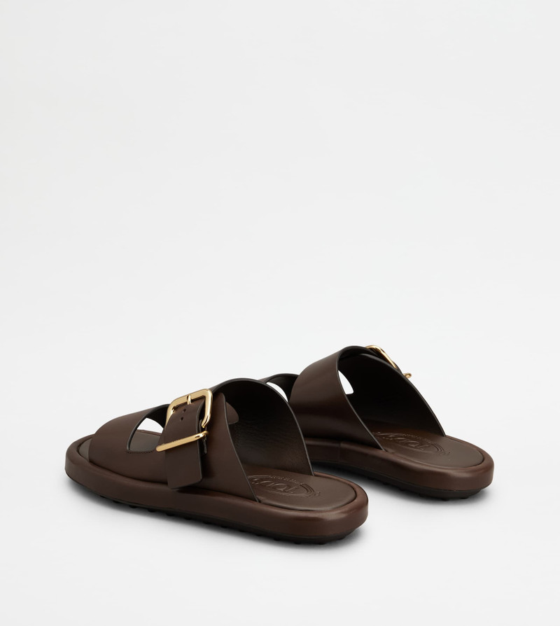 Tod's SANDALS IN LEATHER - BROWN outlook