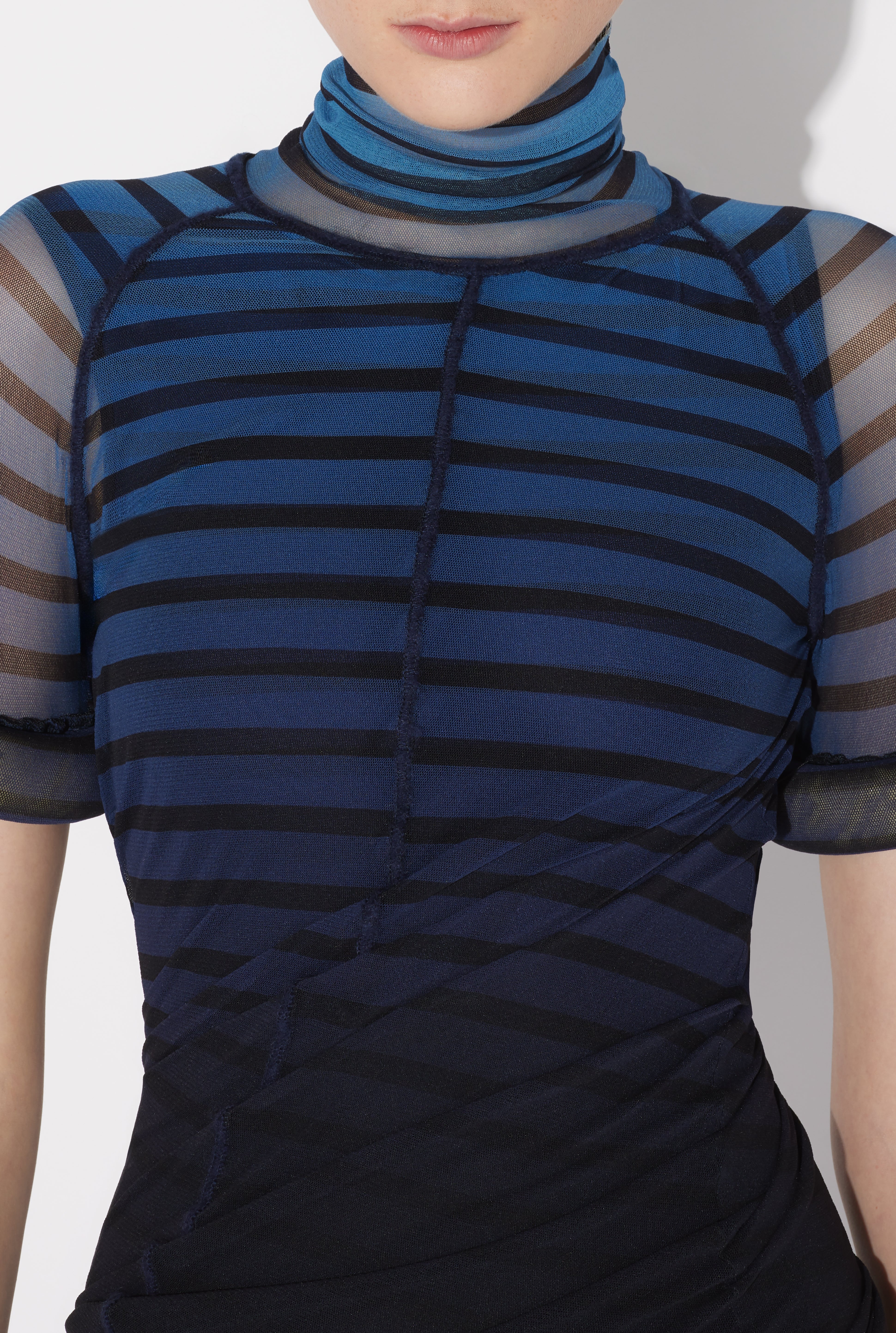 THE SHORT 3D STRIPED DRESS - 5
