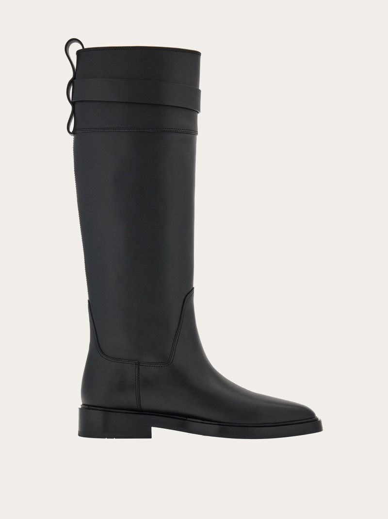 Hug buckle boot 6