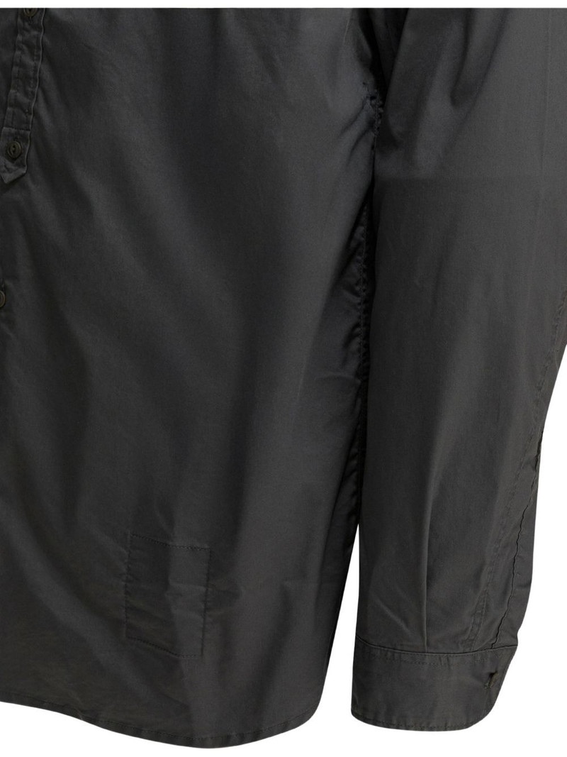 long-sleeved buttoned shirt 4