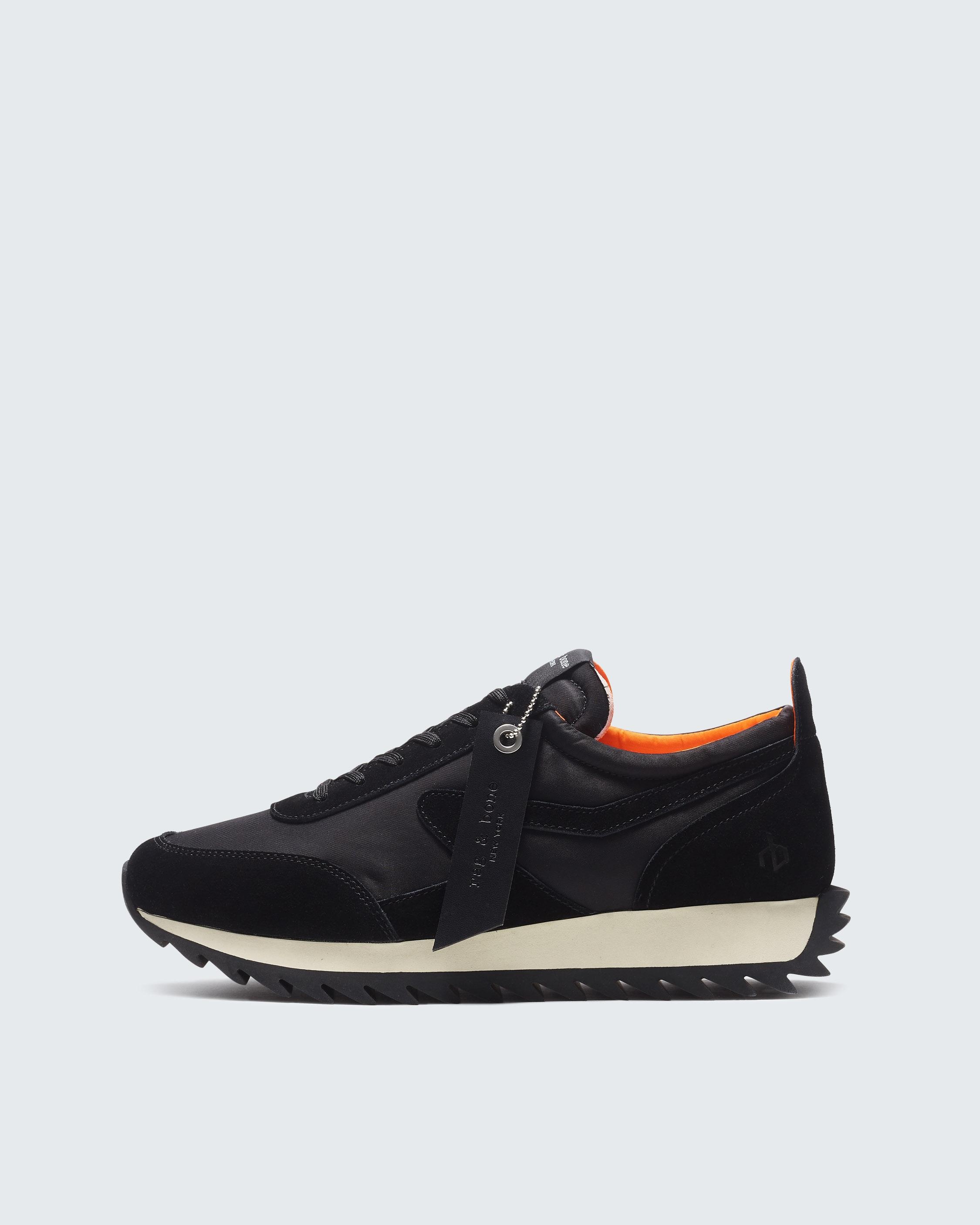 Retro Runner Bomber - Suede
Low Top Sneaker - 1