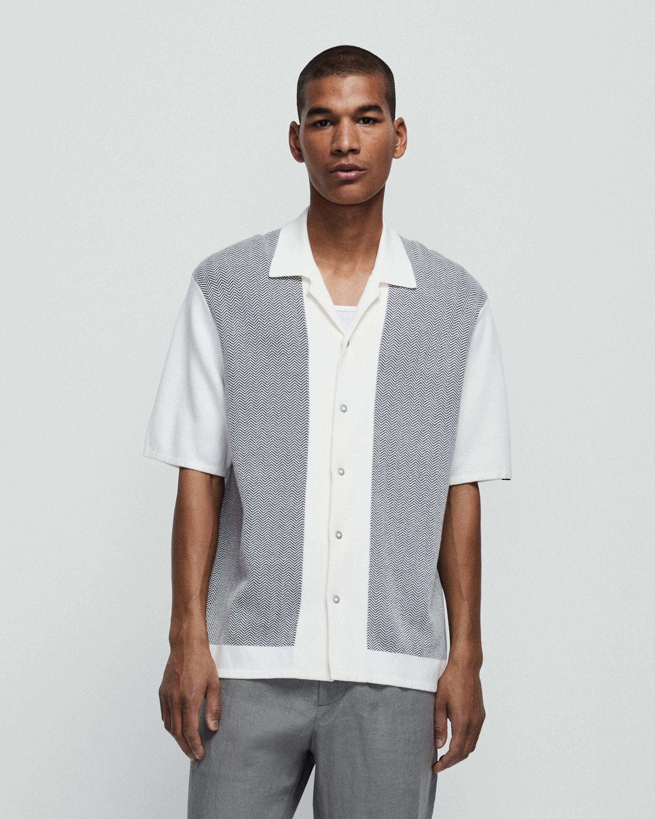 Avery Herringbone Snap Front Shirt
Classic Fit Shirt - 4