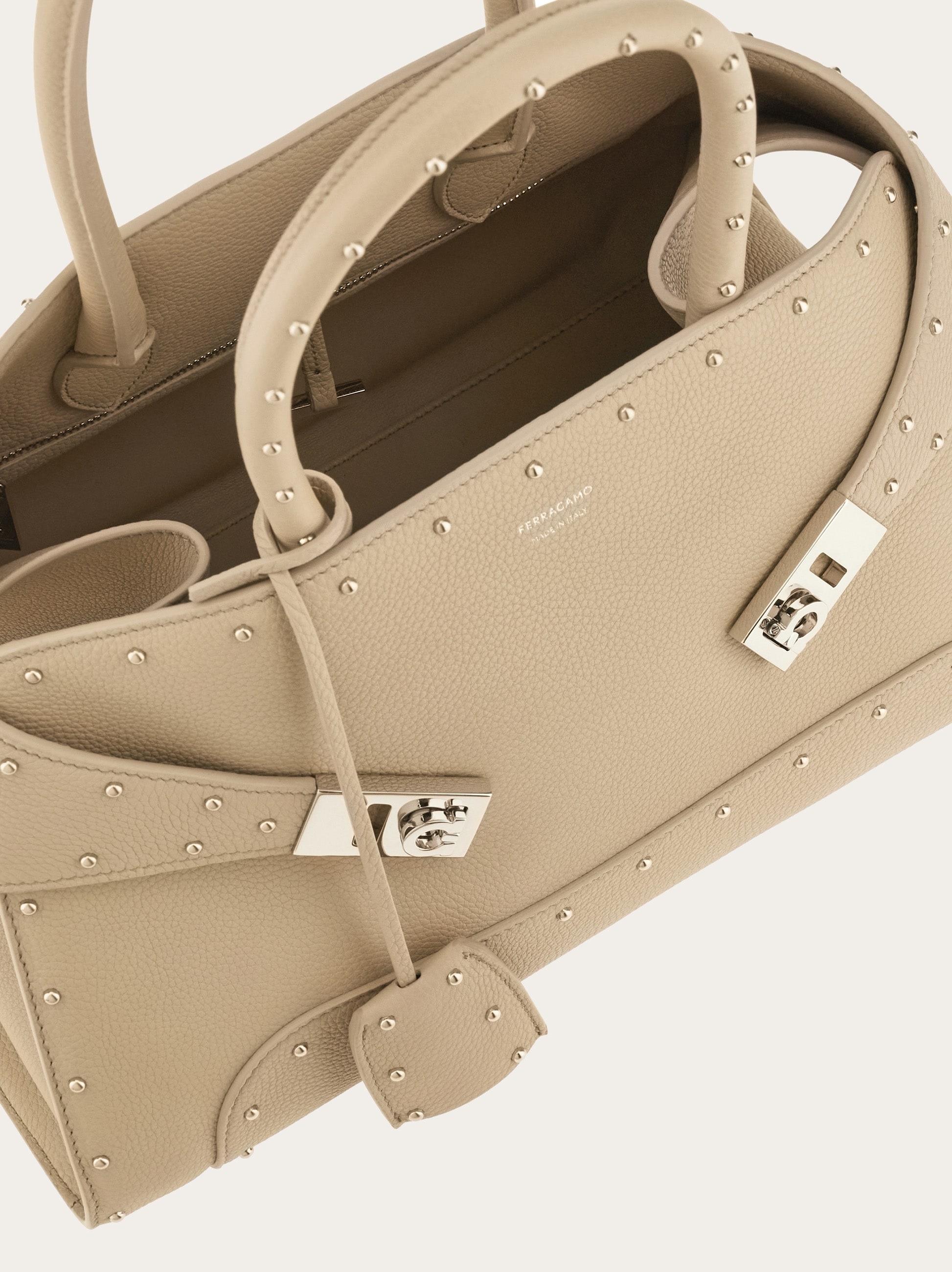 Hug handbag with studs (M) - 6
