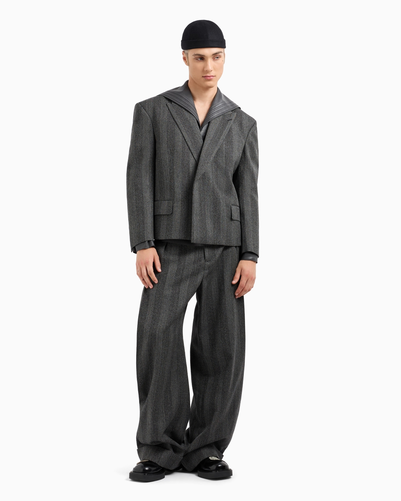 SHORT SINGLE-BREASTED BLAZER IN COMPACT VIRGIN WOOL WITH CHEVRON STRIPES - 4