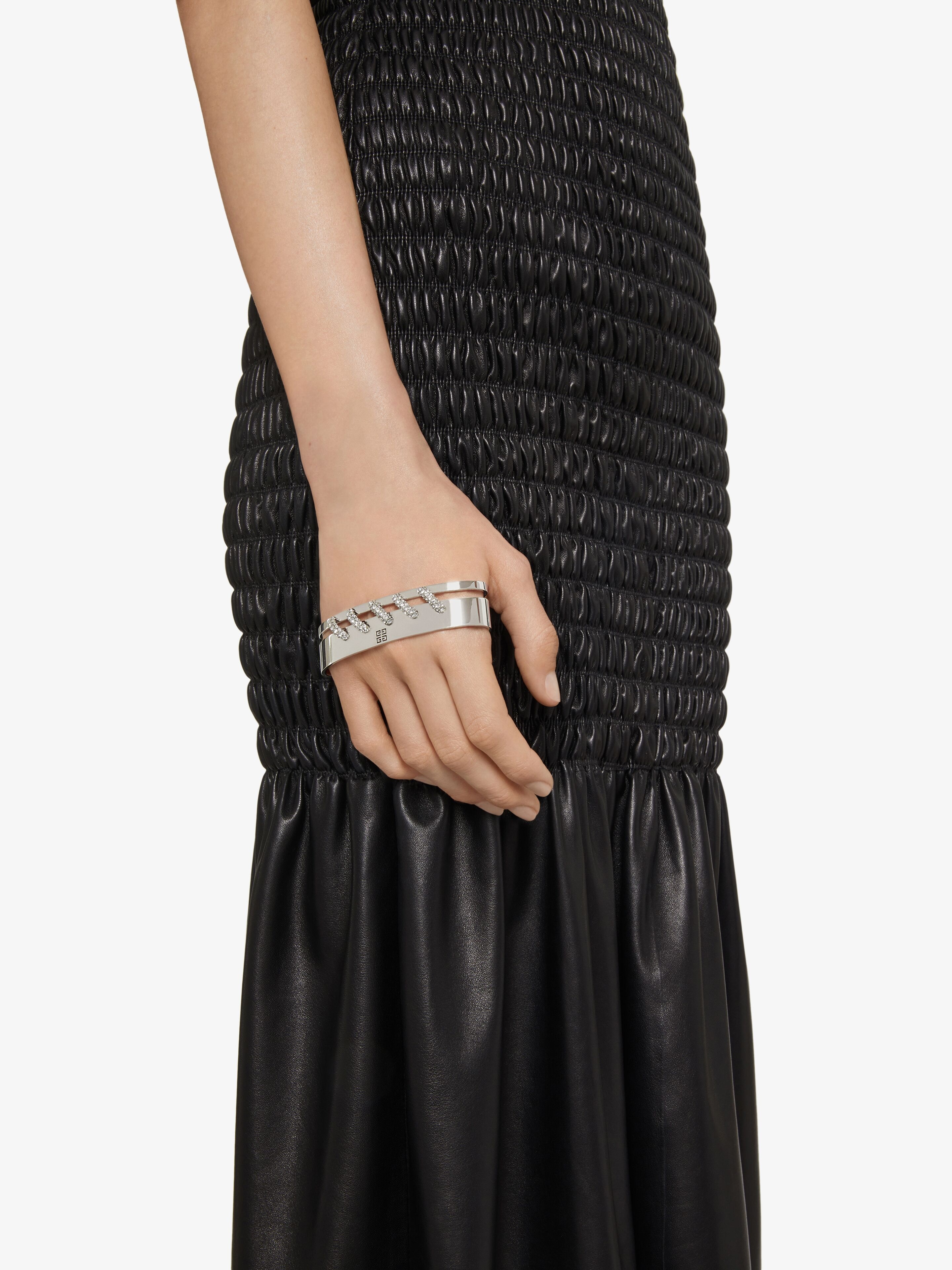 STITCH HAND BRACELET IN METAL WITH CRYSTALS - 3