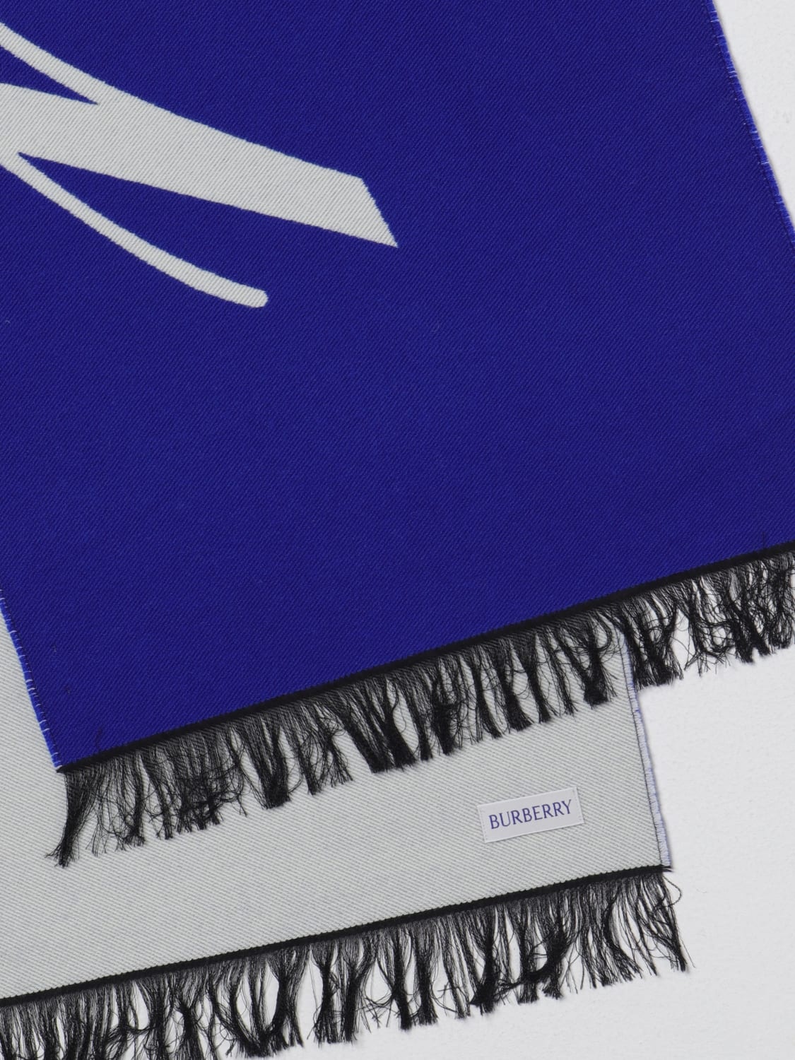 Burberry wool scarf with jacquard macro logo - 3