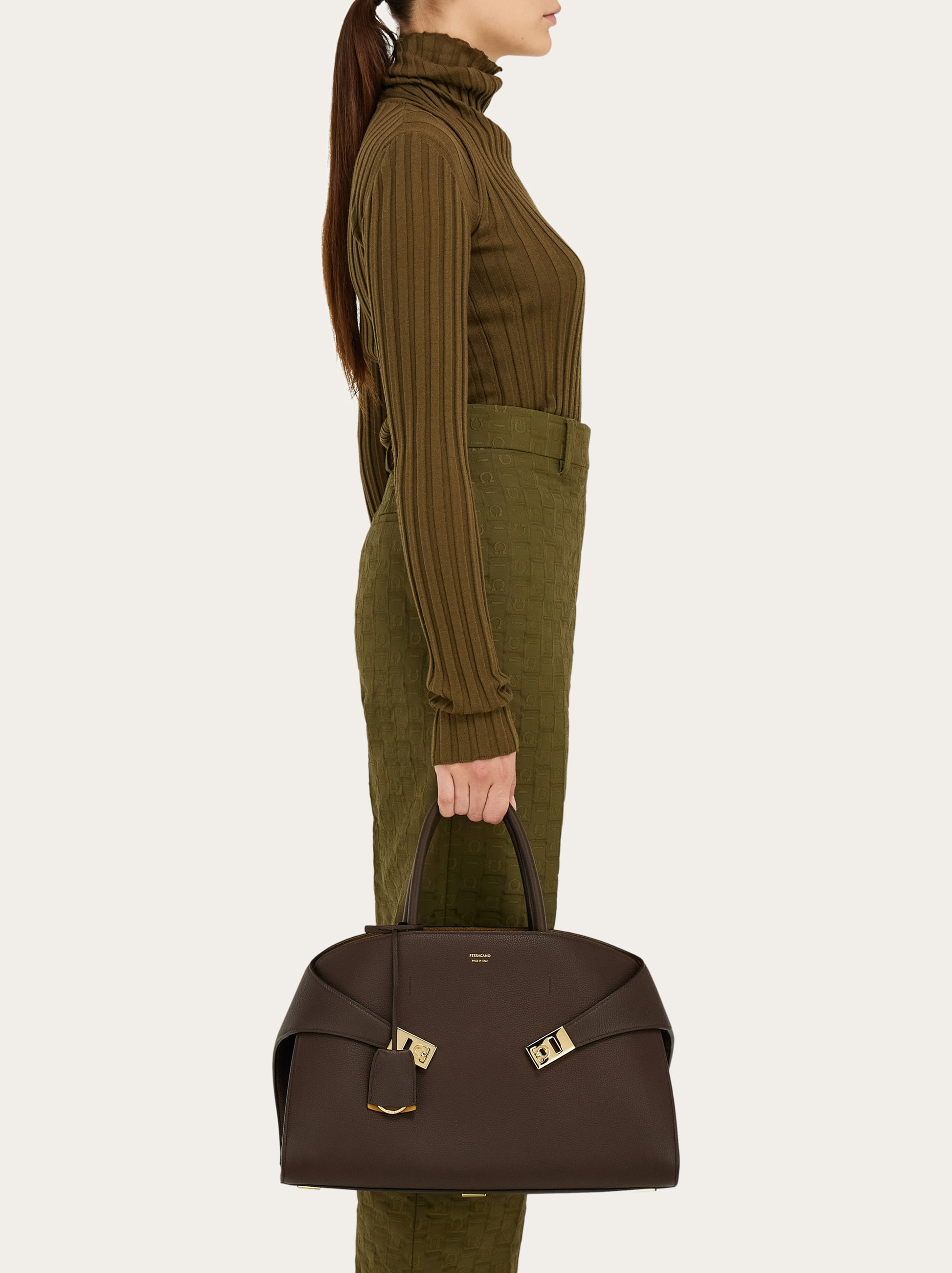 Hug bicolor handbag (M) - 2