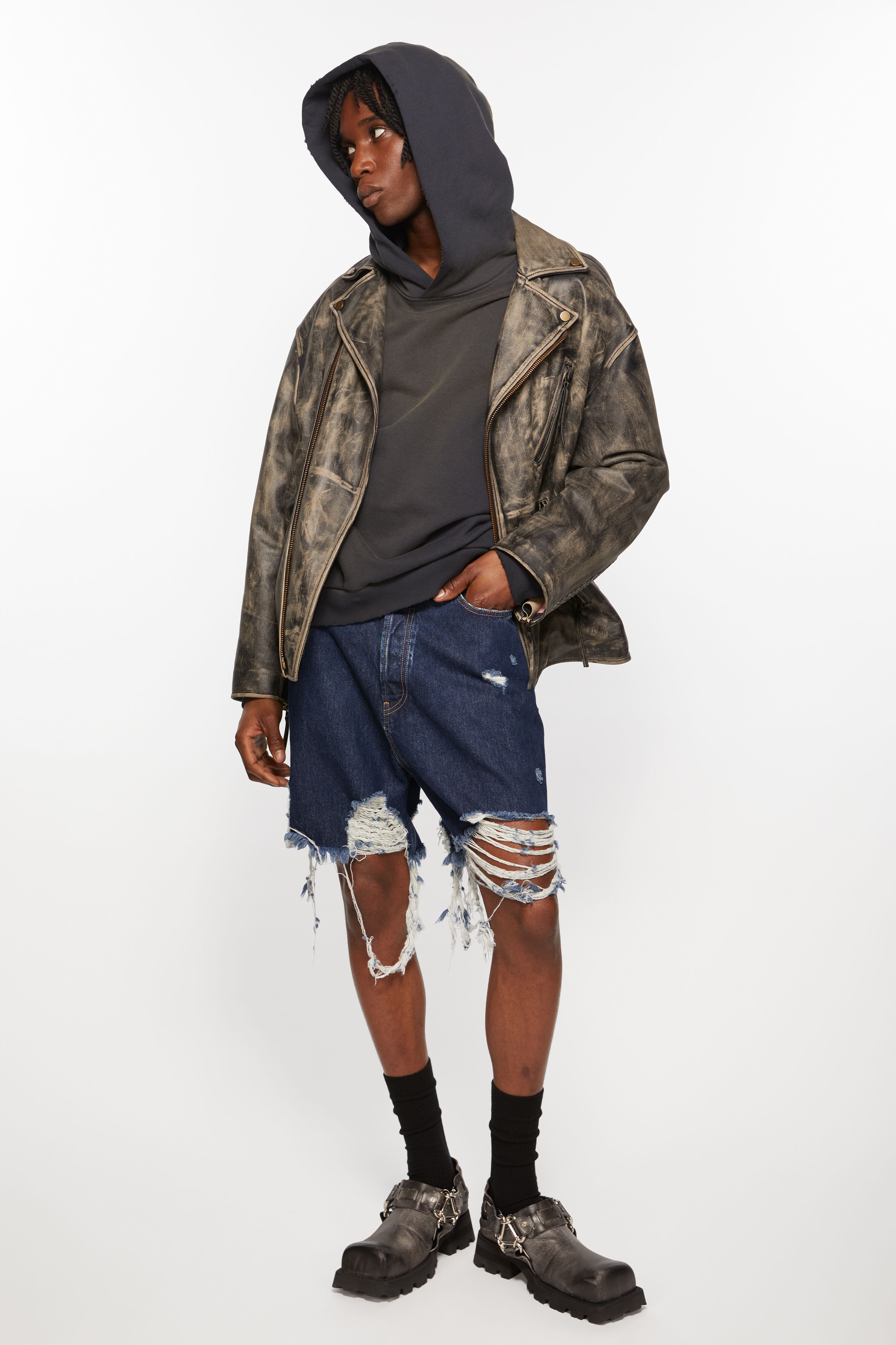 Distressed denim shorts - Super baggy fit - Mid blue - 4