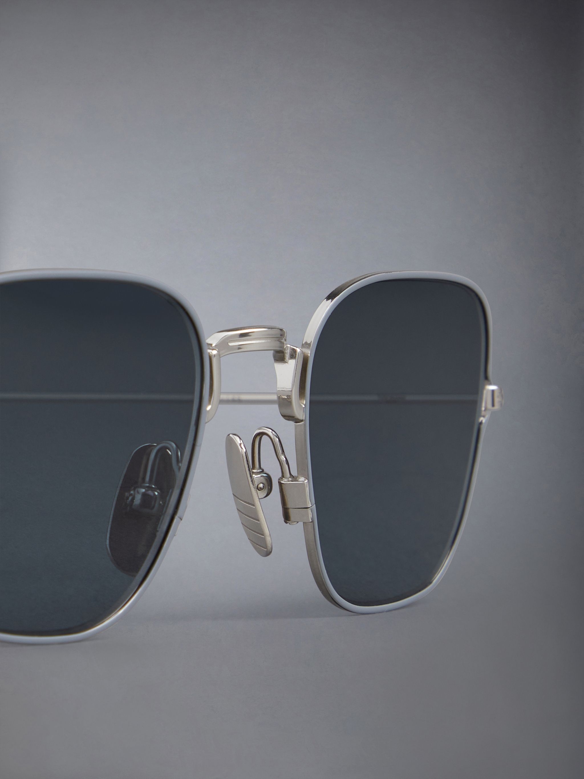 SQUARE SUNGLASSES IN TITANIUM - 5