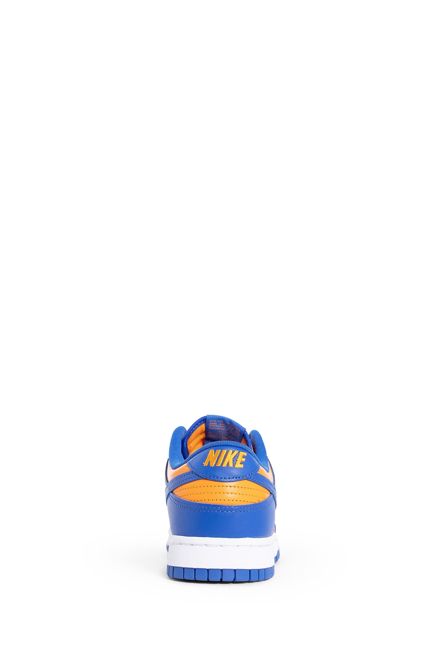 Dunk-Low-Retro-Knicks-Sneakers - 3