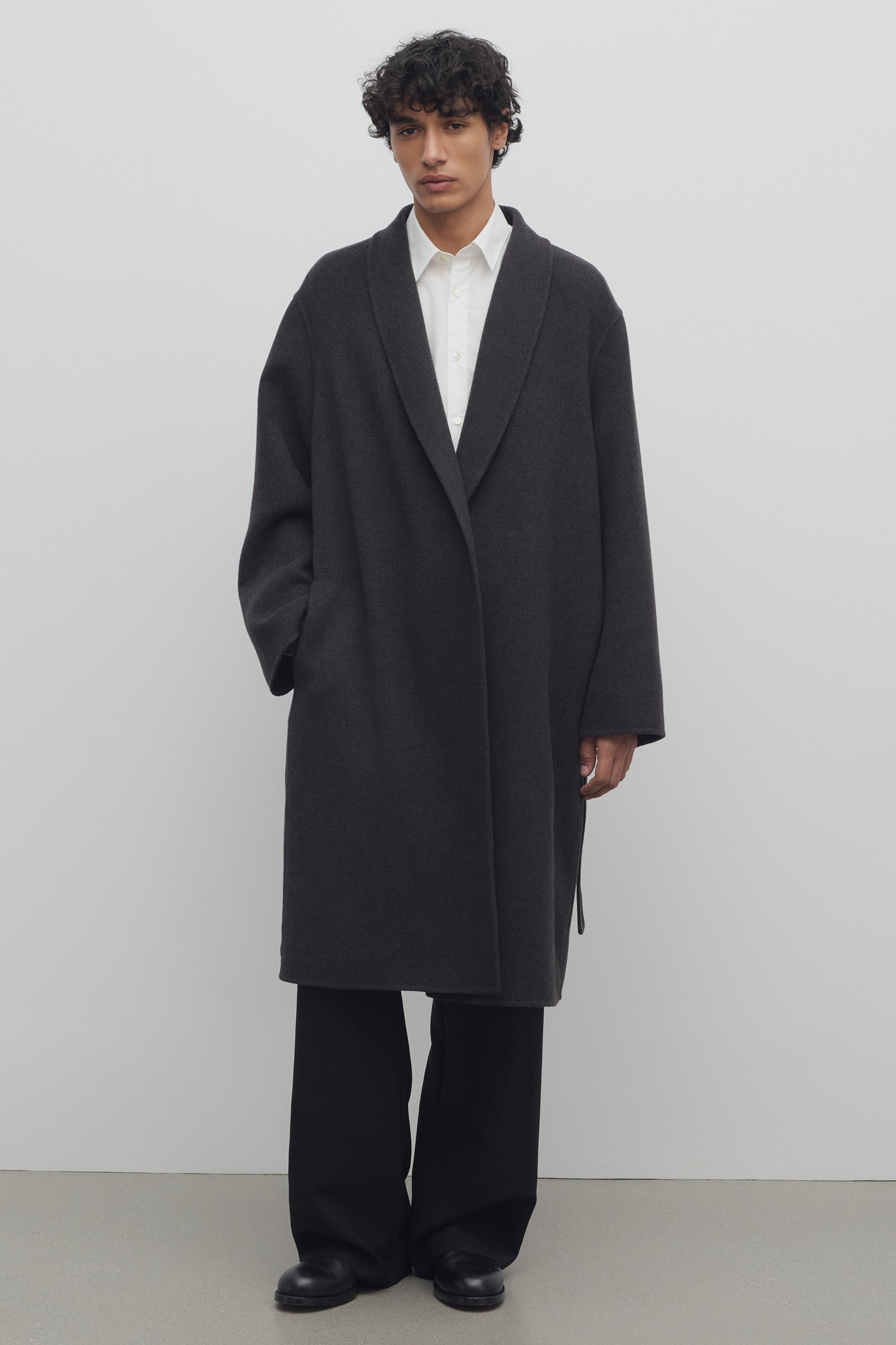 Hugh Coat in Cashmere - 3