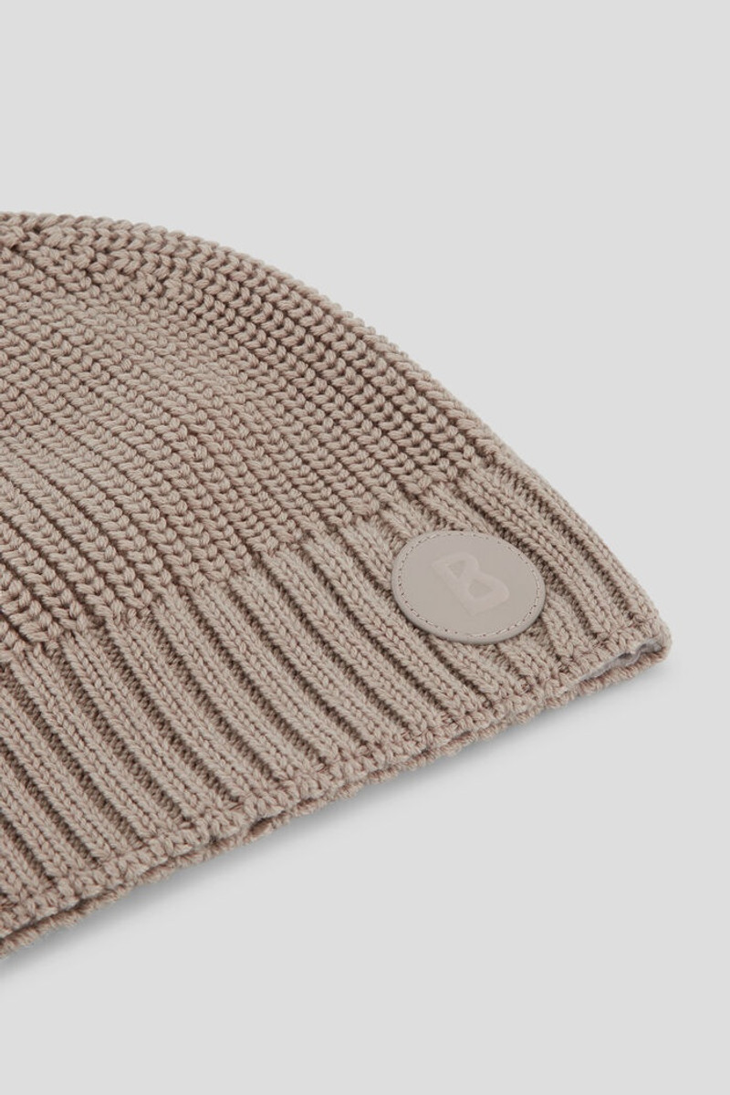 BOGNER Perth Knitted hat in Beige outlook