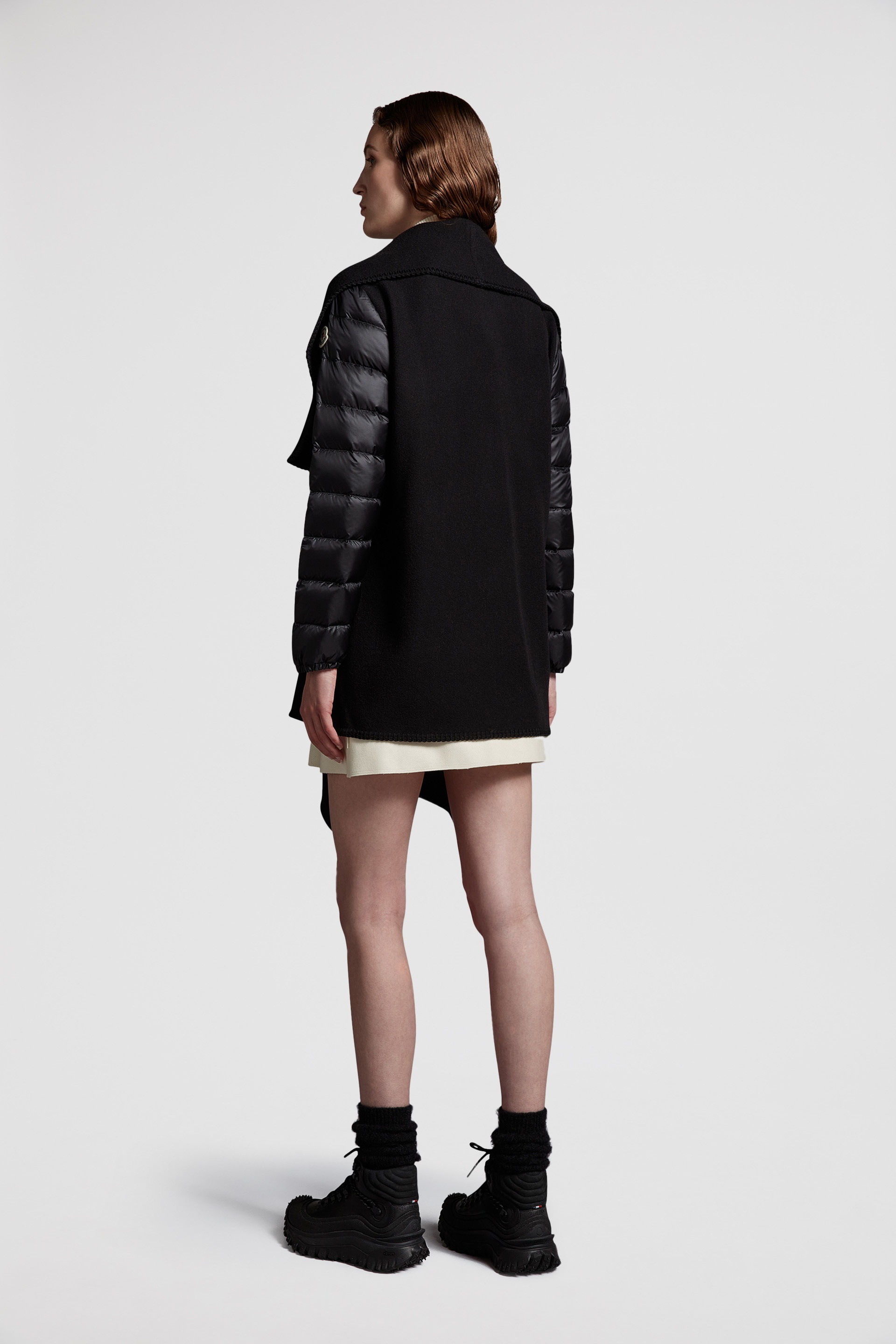 【MONCLER】PADDED WOOL FELT CAPE ダウン フェルト ケープ Padded wool-blend felt cape in black - Moncler | Mytheresa