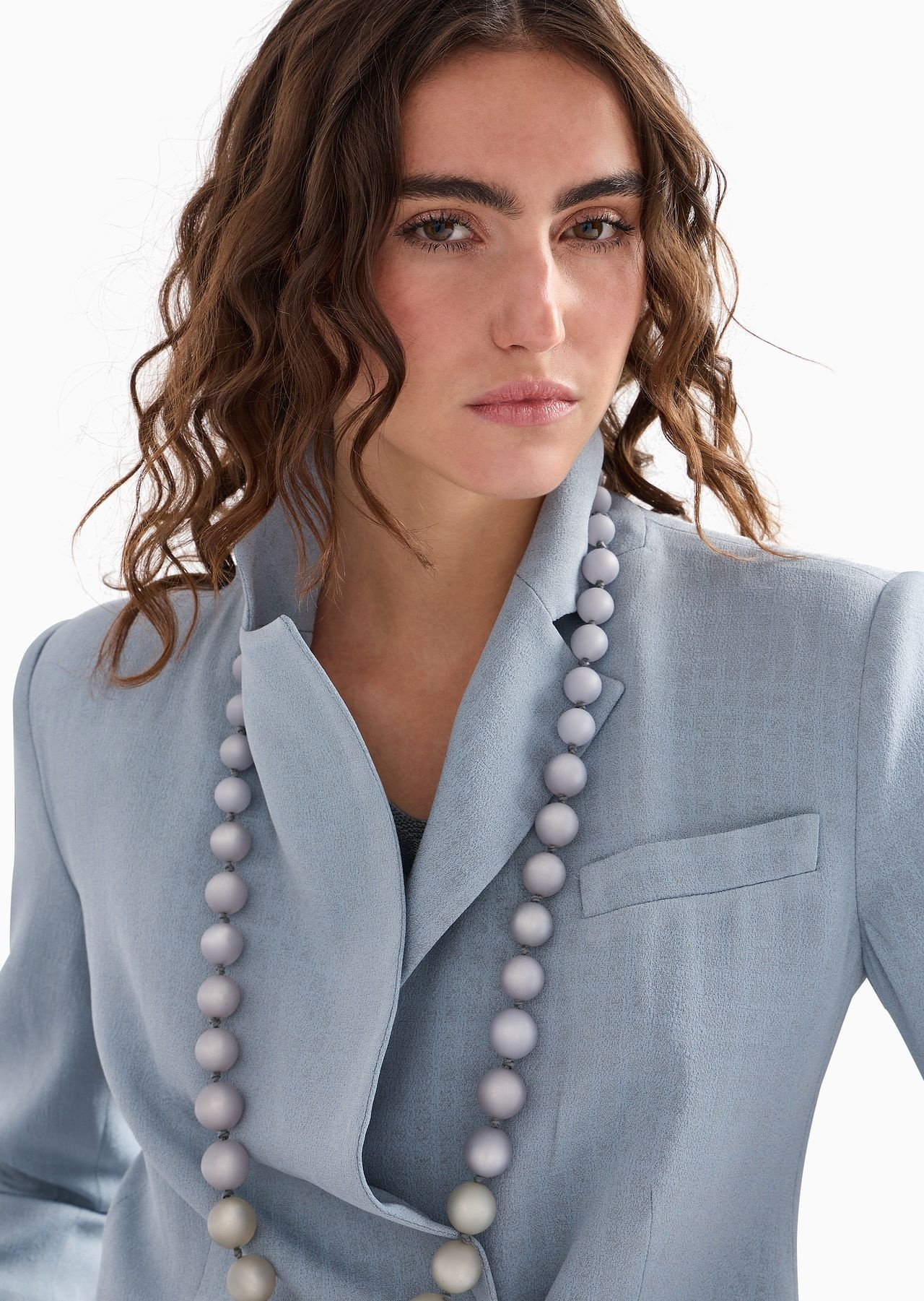 Long necklace with pearl-effect gradient spheres - 3
