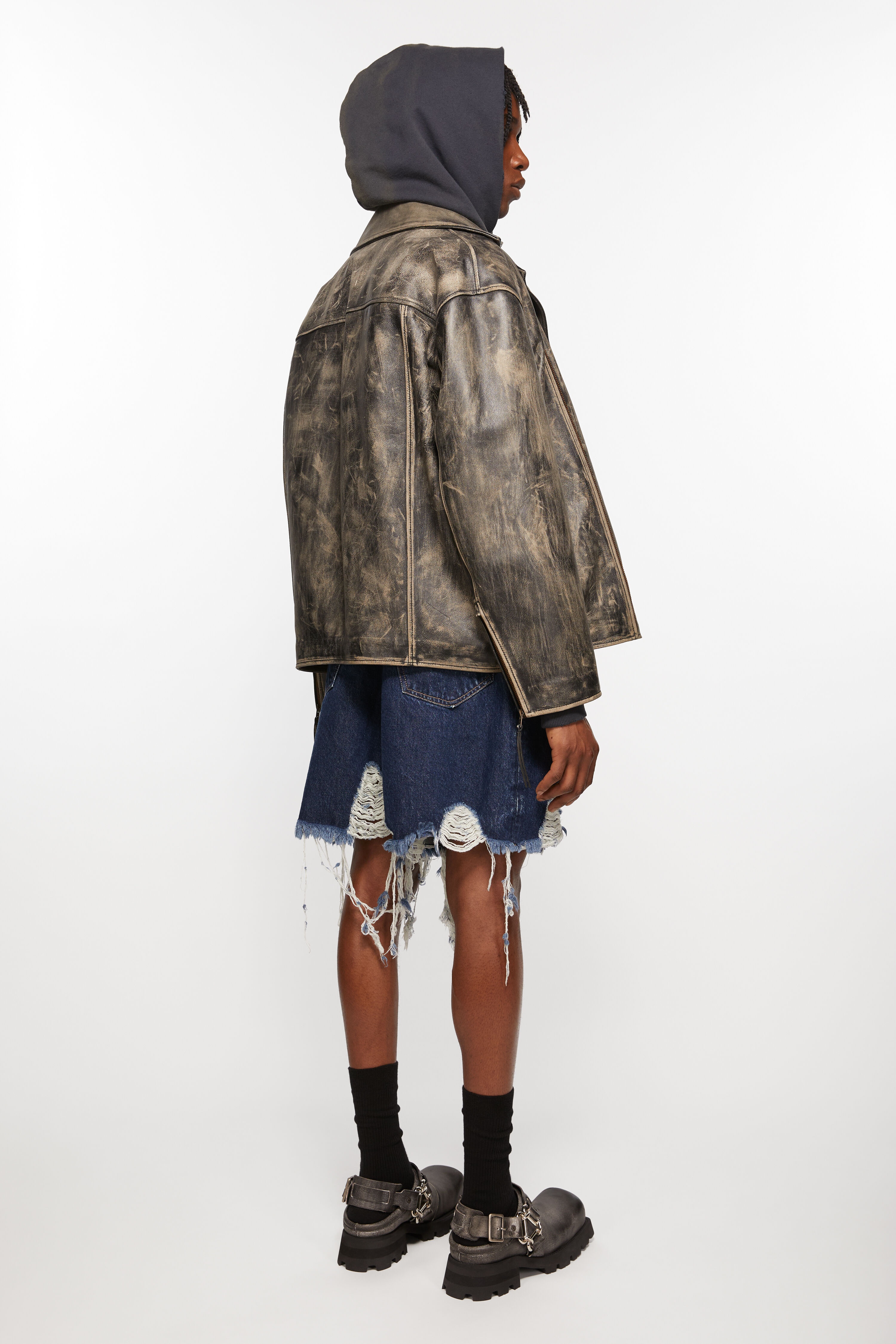 Distressed denim shorts - Super baggy fit - Mid blue - 3