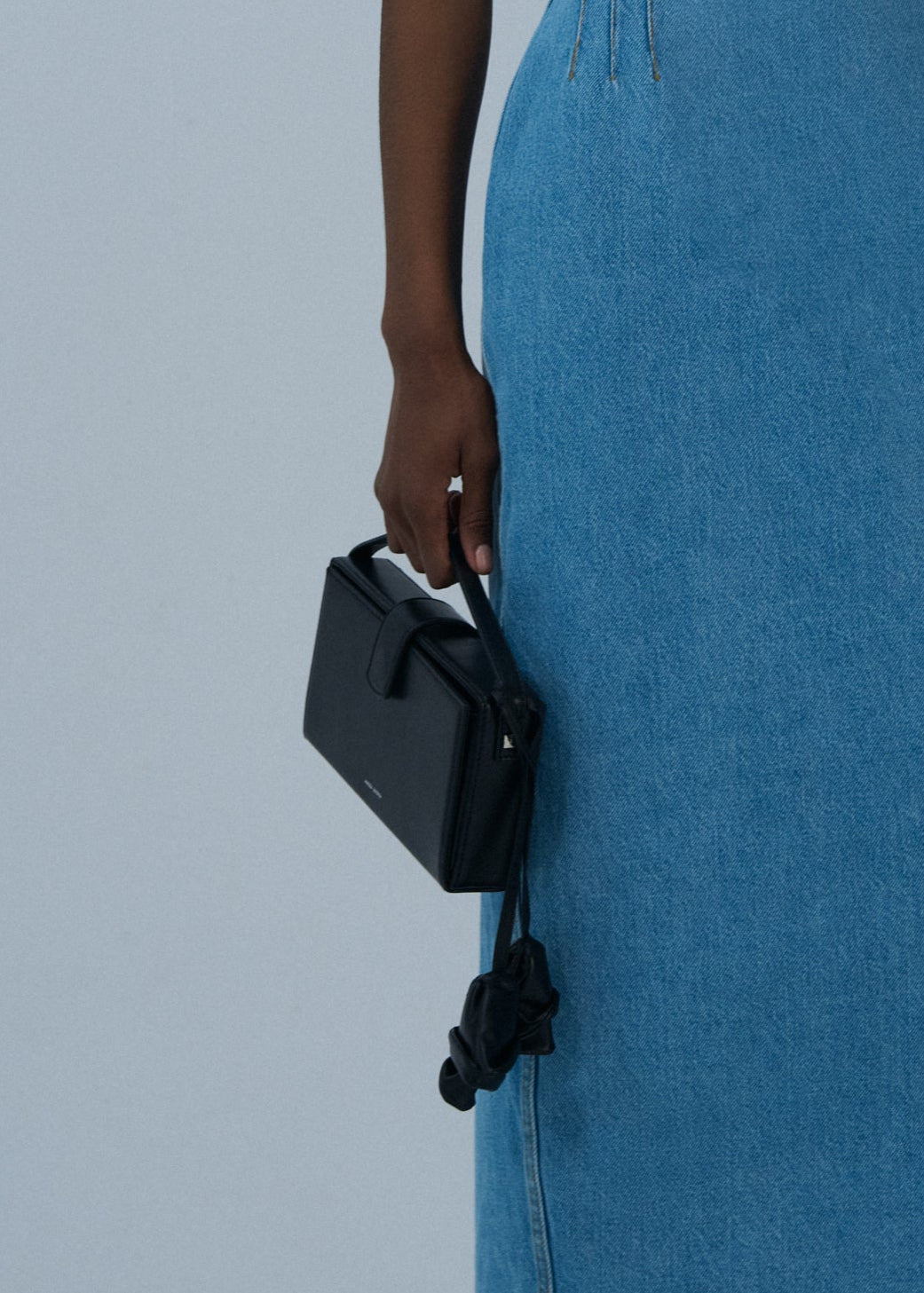 Apolonia bag in black leather with flower charm - 6