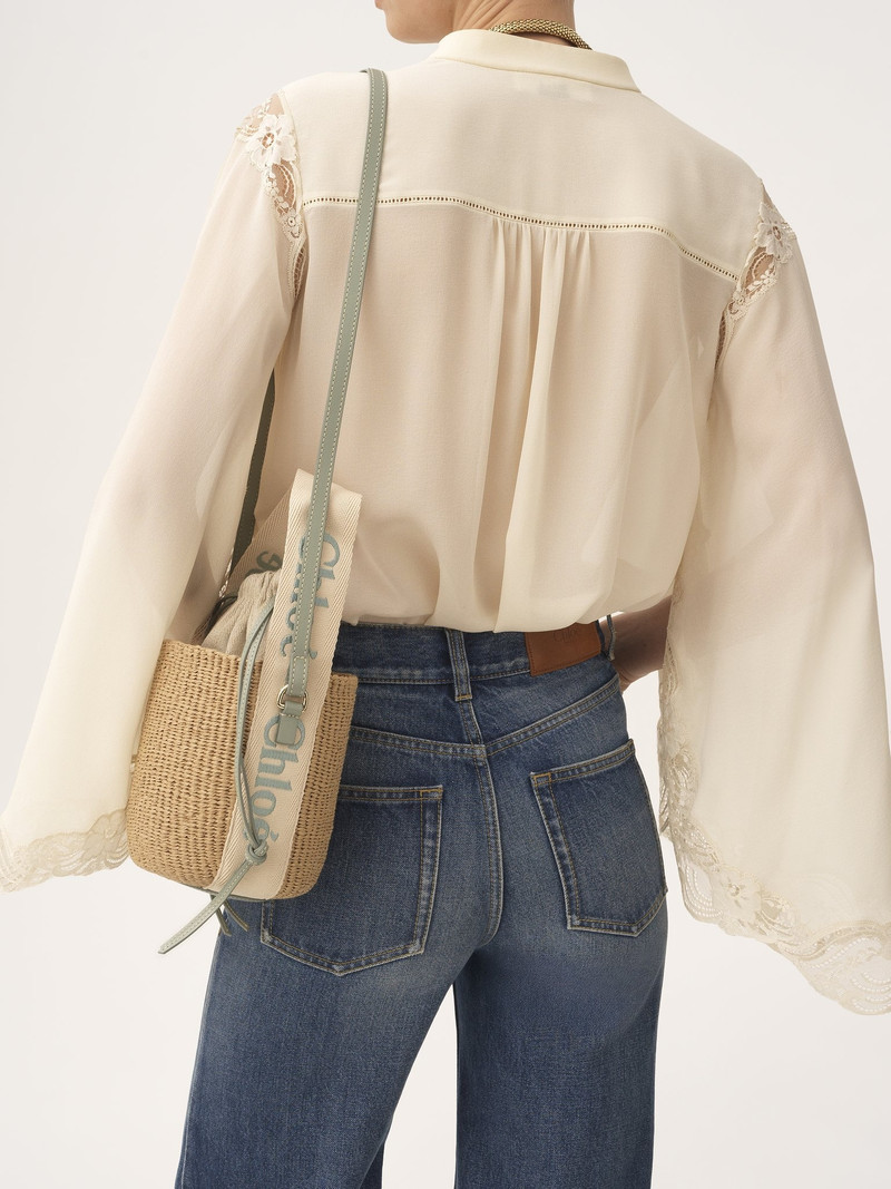 Chloé SMALL WOODY BASKET IN NATURAL FIBERS outlook