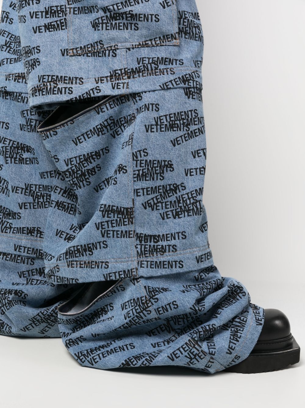 VETEMENTS oversized logo-print jeans | REVERSIBLE VETEMENTS oversized logo-print jeans | REVERSIBLE