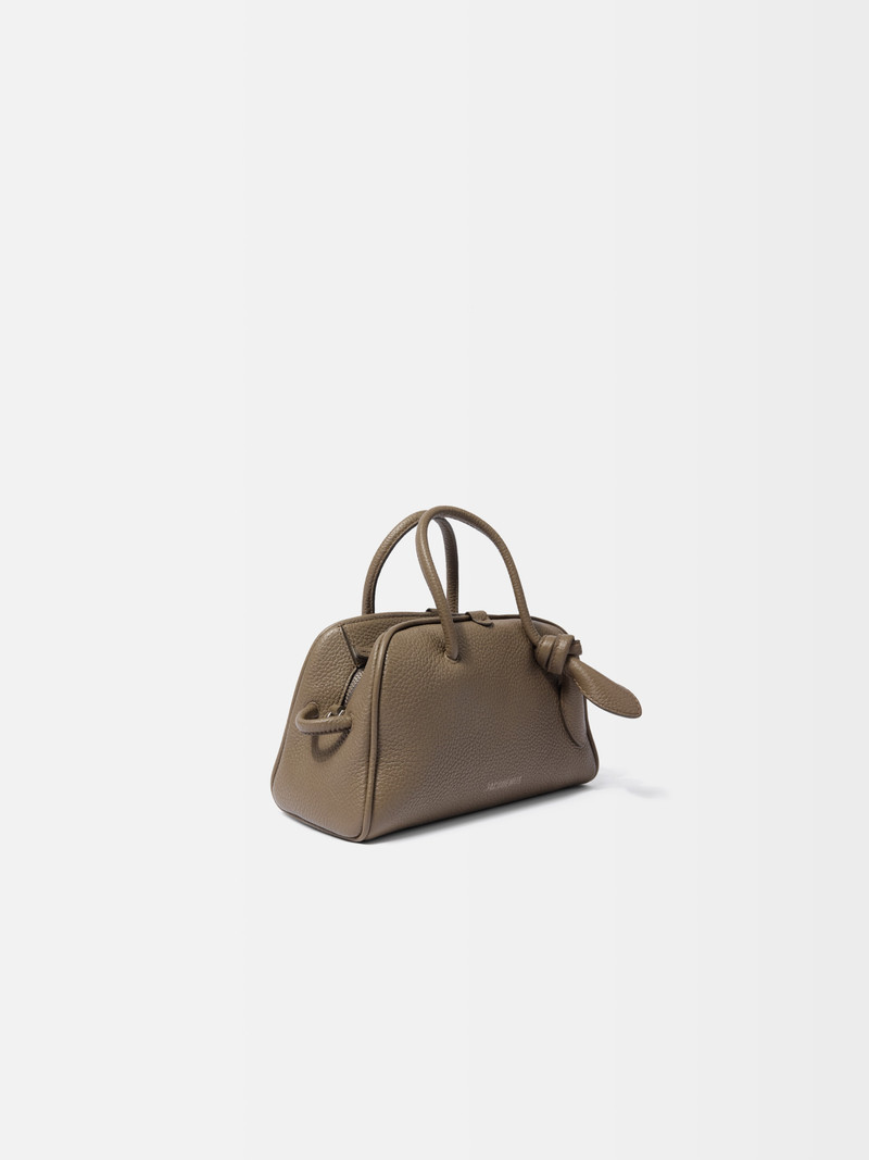 JACQUEMUS The small Turismo outlook