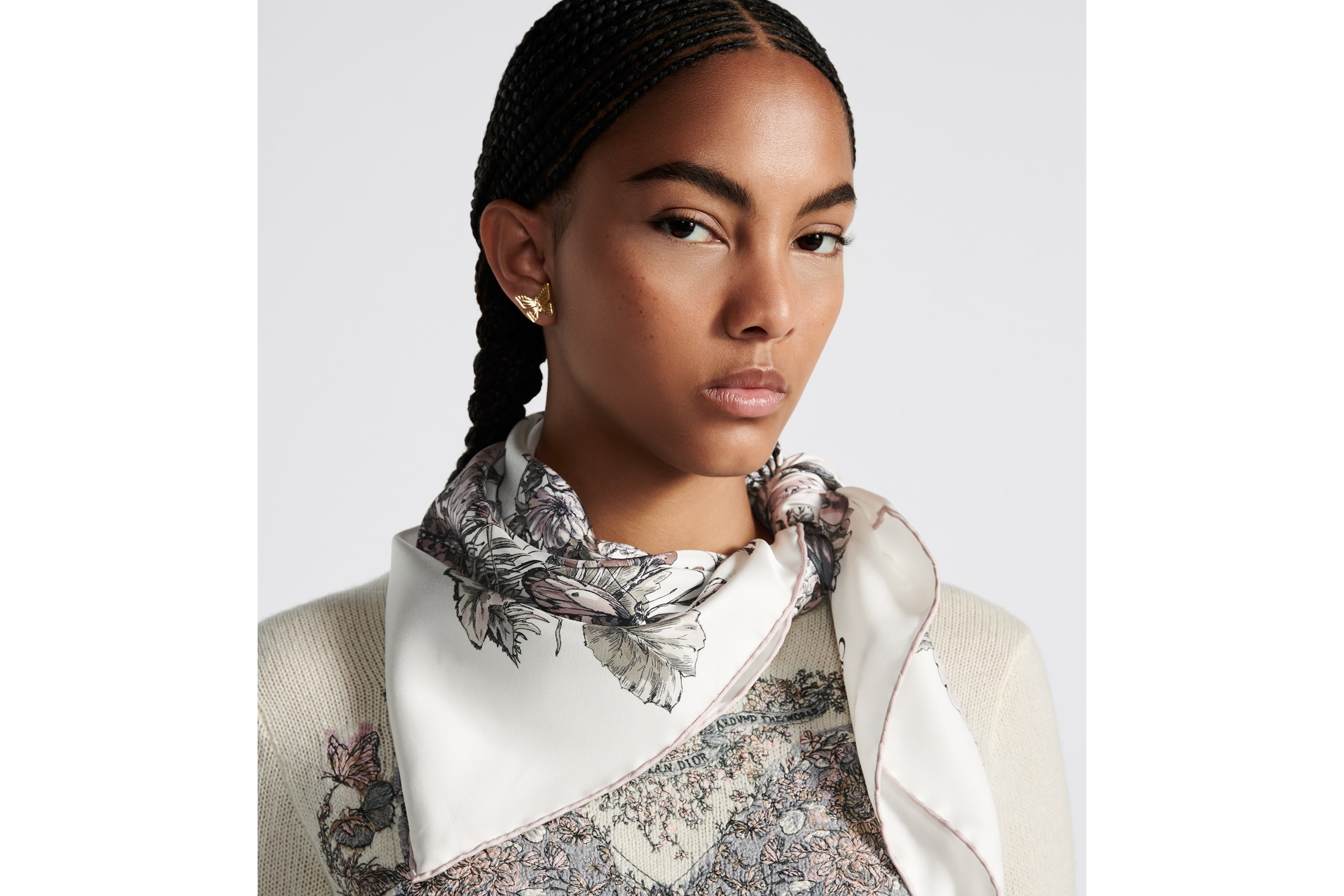 【使い回し抜群♪】Dior Around the World 90 スクエア スカーフ Dior Around the World 90 Square Scarf Ivory and Gold-Tone