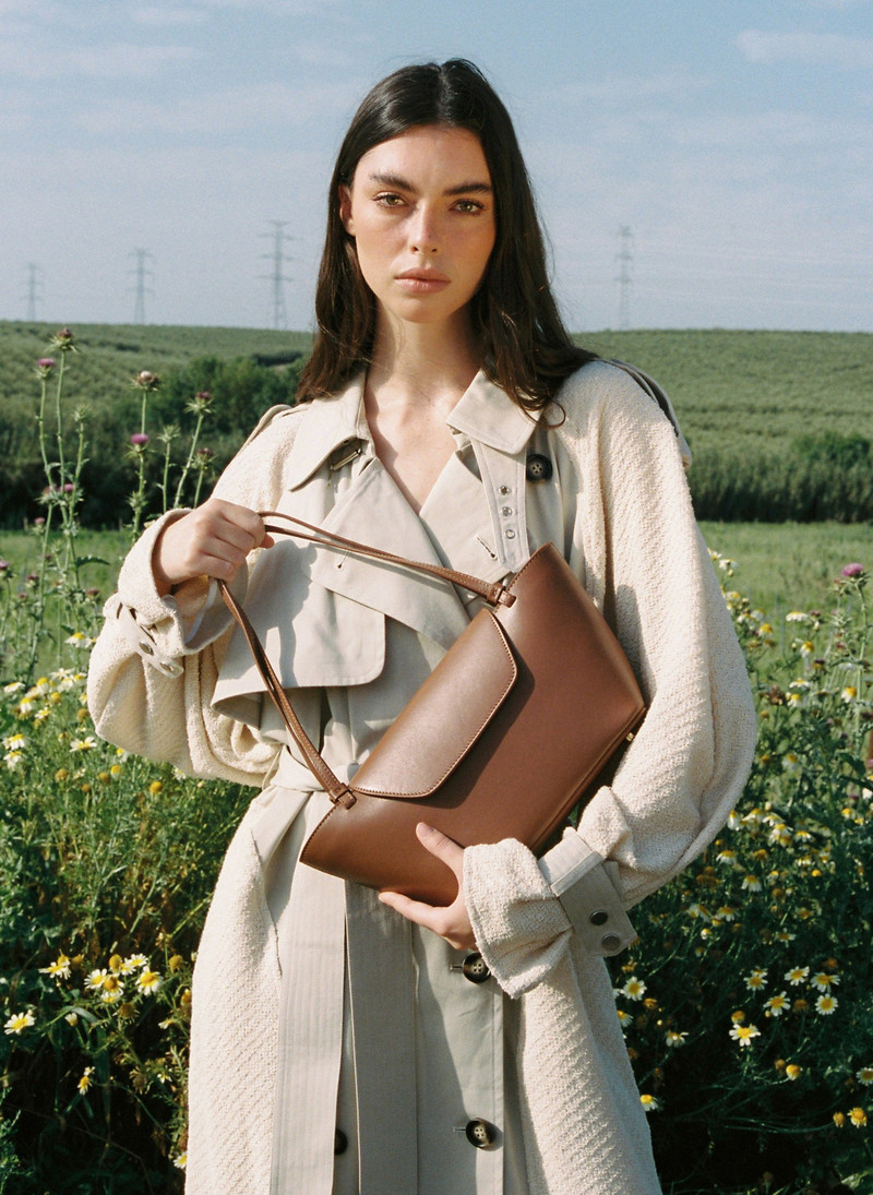 Elleme Courrier Tote Leather Cognac outlook