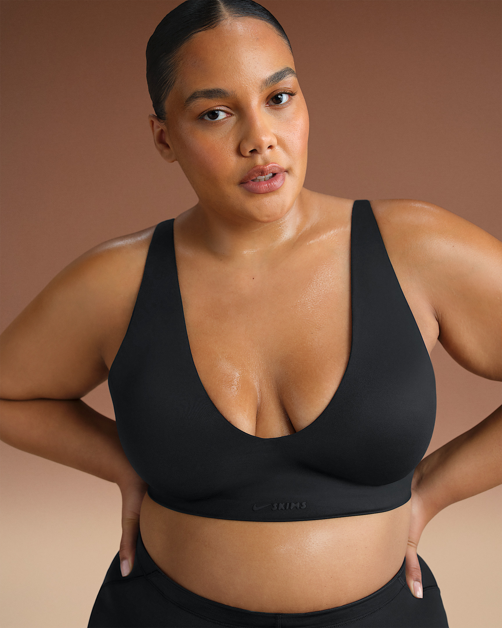 NikeSKIMS Shine Women's V-Neck Bra - 7