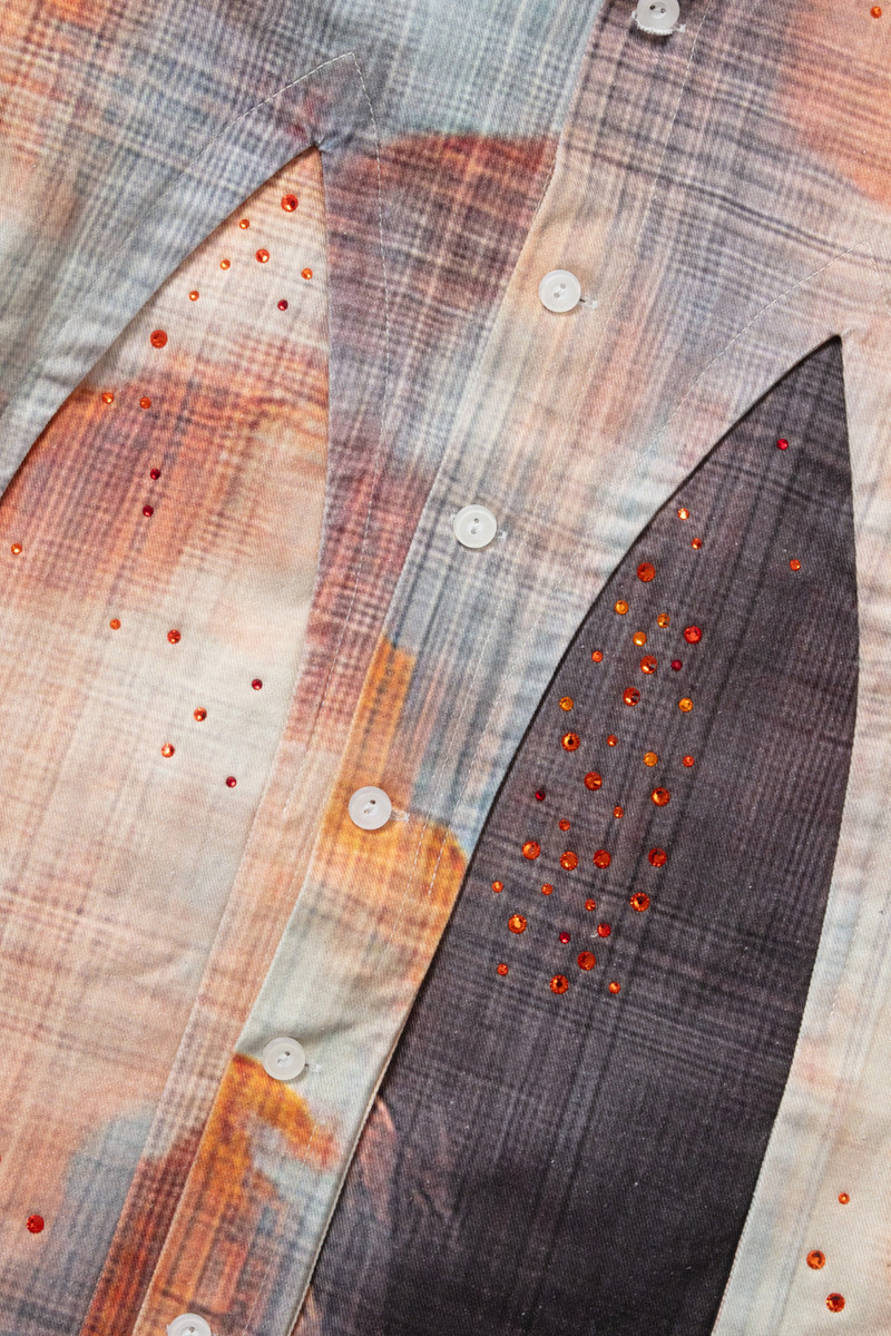 WHO DECIDES WAR HOLLOW GLASS SUNFIRE BUTTON UP outlook