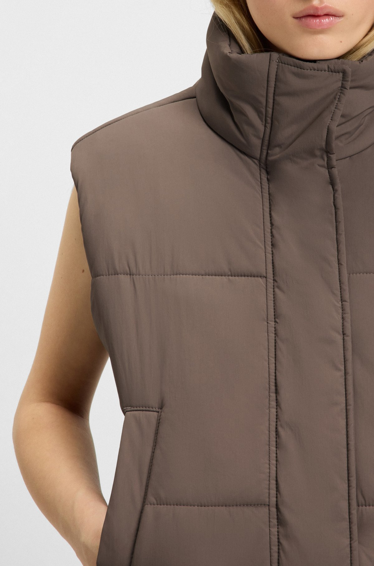 WATER-REPELLENT GILET WITH SILICONE HUGO BADGE - 6