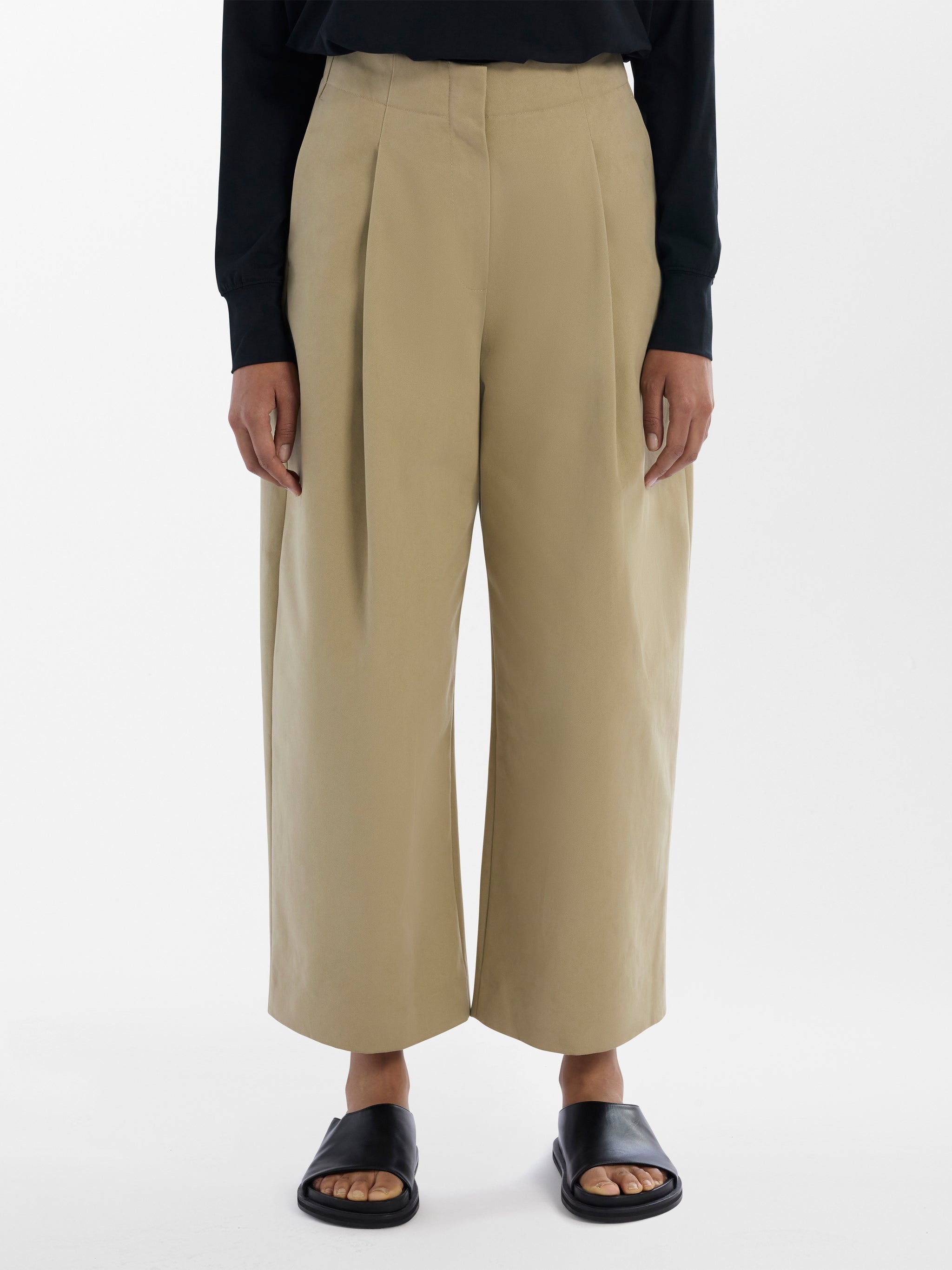 STUDIO NICHOLSON ベージュ volume pants Size Matters - In Praise of The Volume Pant by Justin Quirk