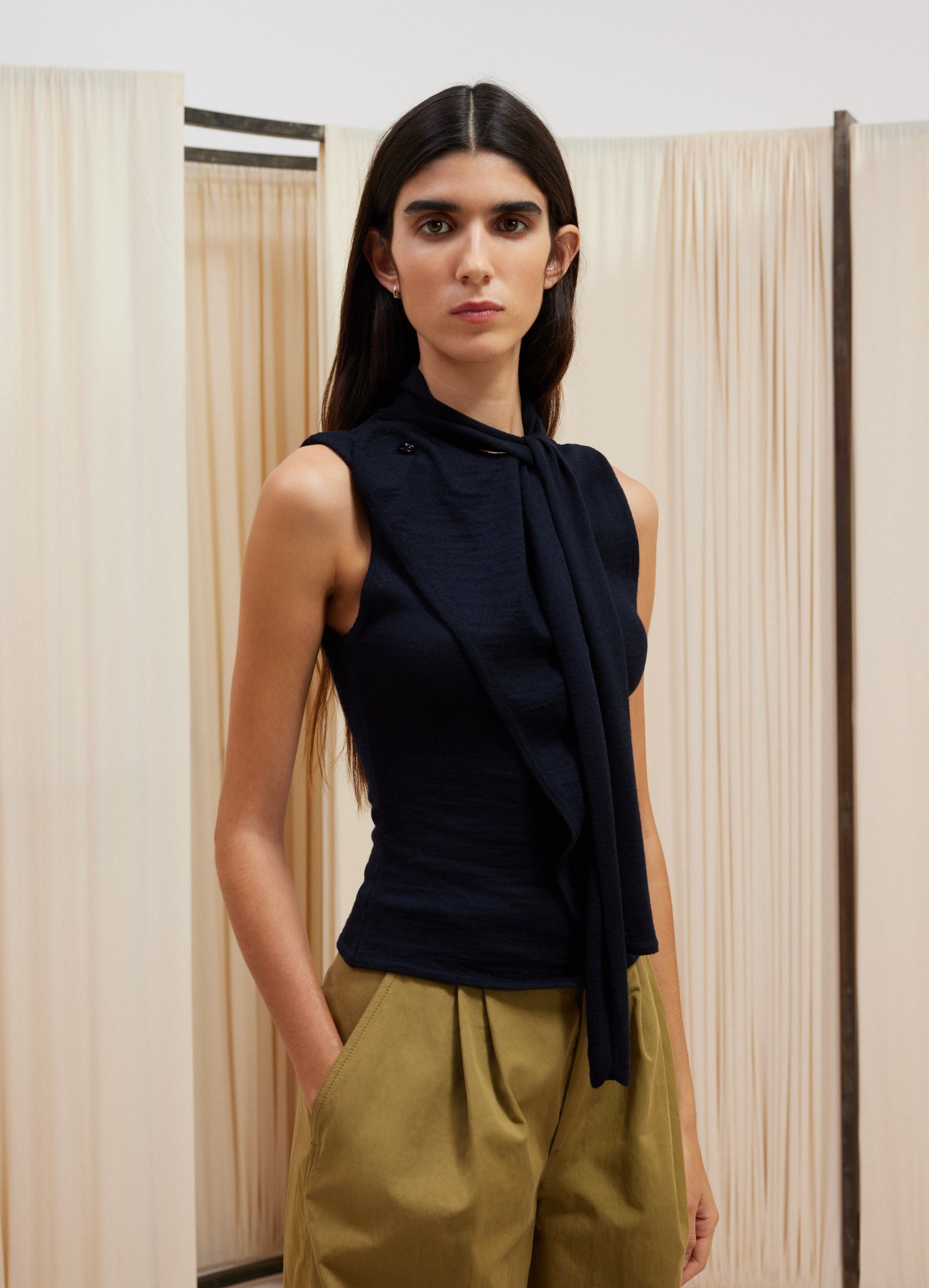 ASYMMETRICAL SLEEVELESS CARDIGAN - 3